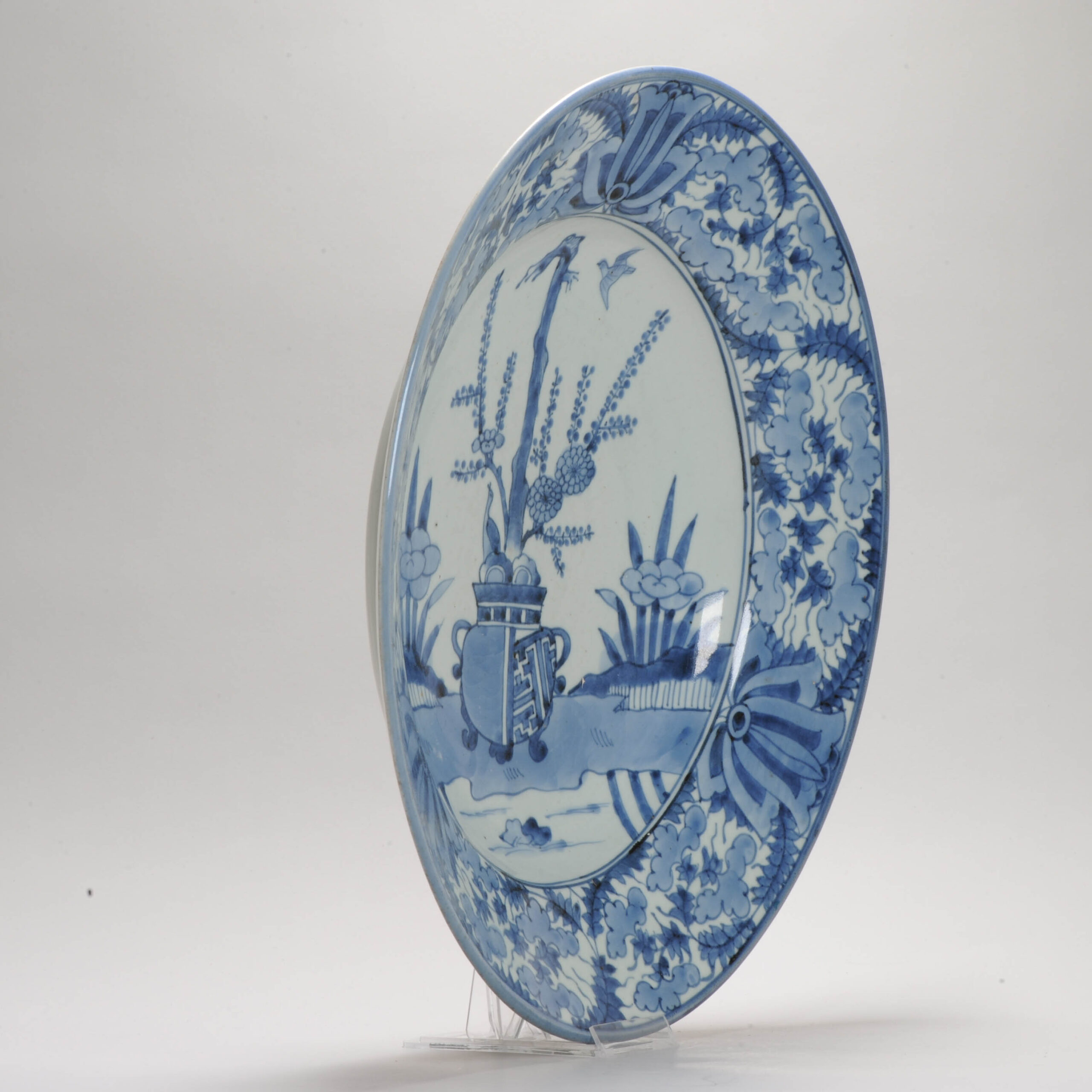 39.7CM Antique Edo period Ca 1700 Japanese Porcelain Charger Arita TULIPS - Image 3