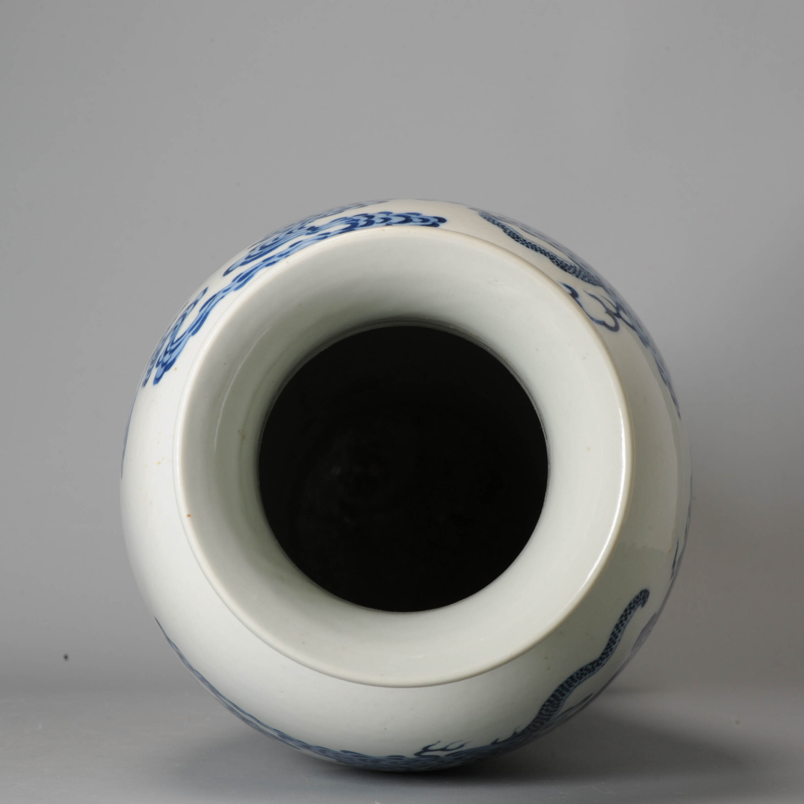 Baluster vase - Porcelain - PROC Blue and white Dragon Ruyi Clouds Kangxi marked - China - Image 6