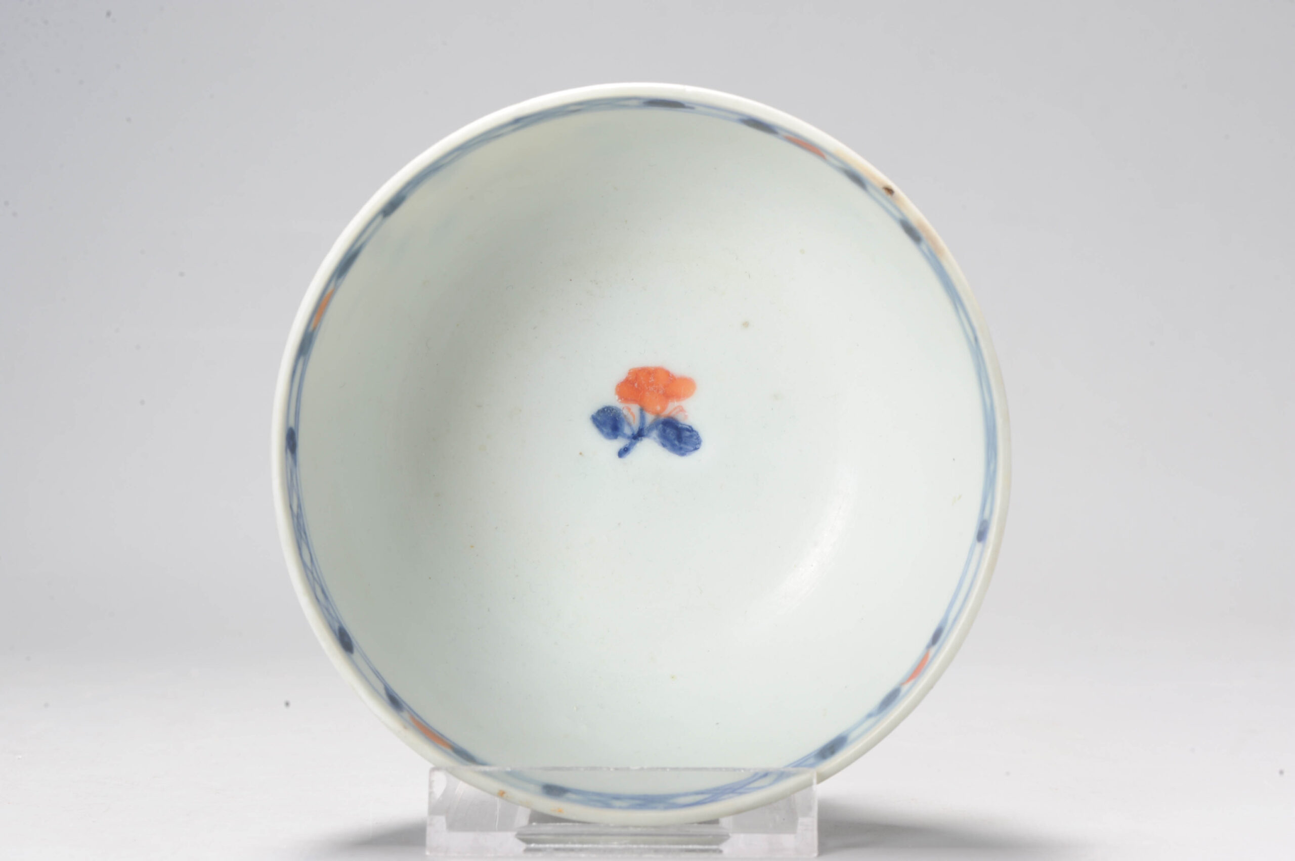 A Chinese Porcelain Imari Bowl 1720-1740 Period Floral and Butterfly - Image 2