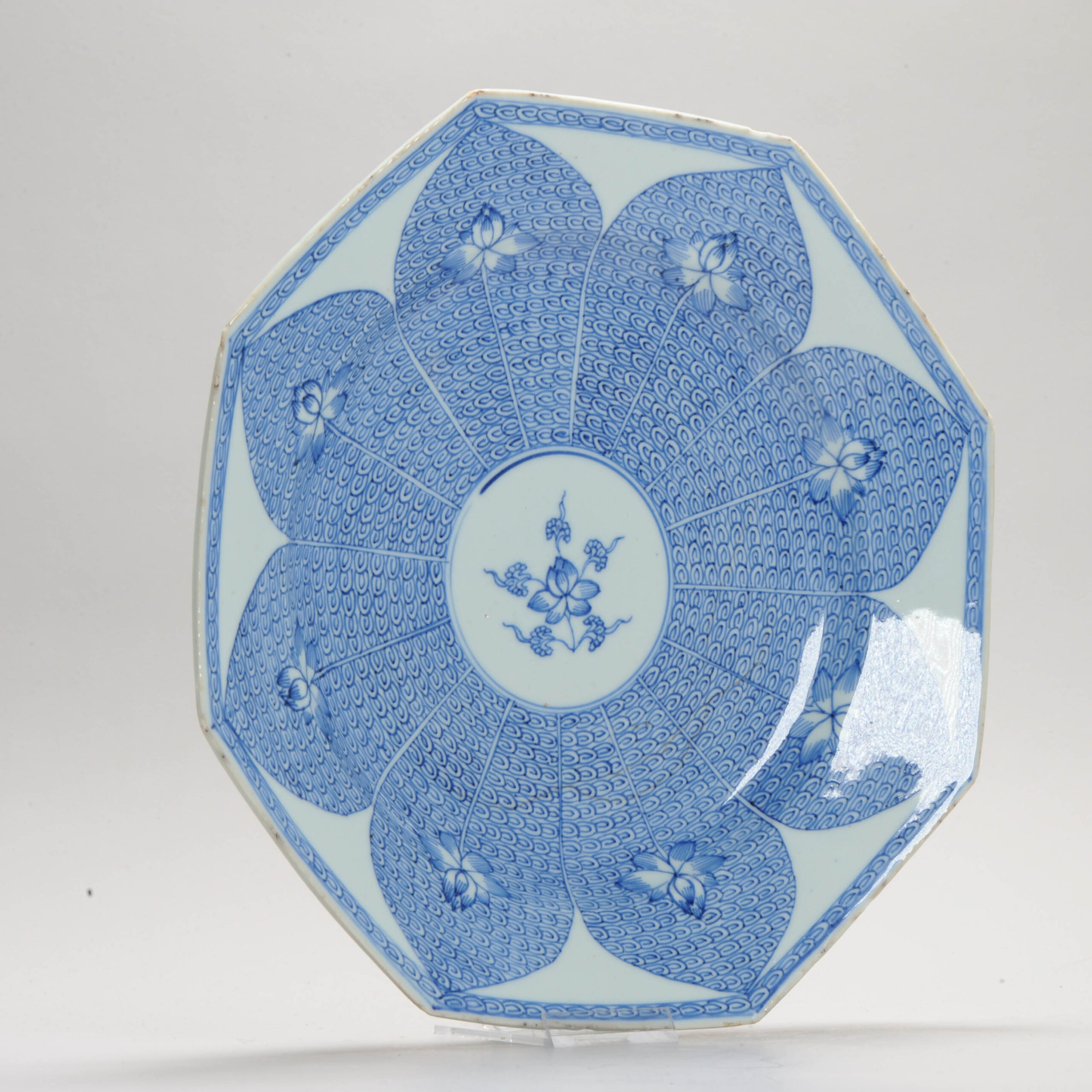 27.5CM Antique Chinese Kangxi / Yongzheng SE Asian Market dish Blue White Lotus - Image 2