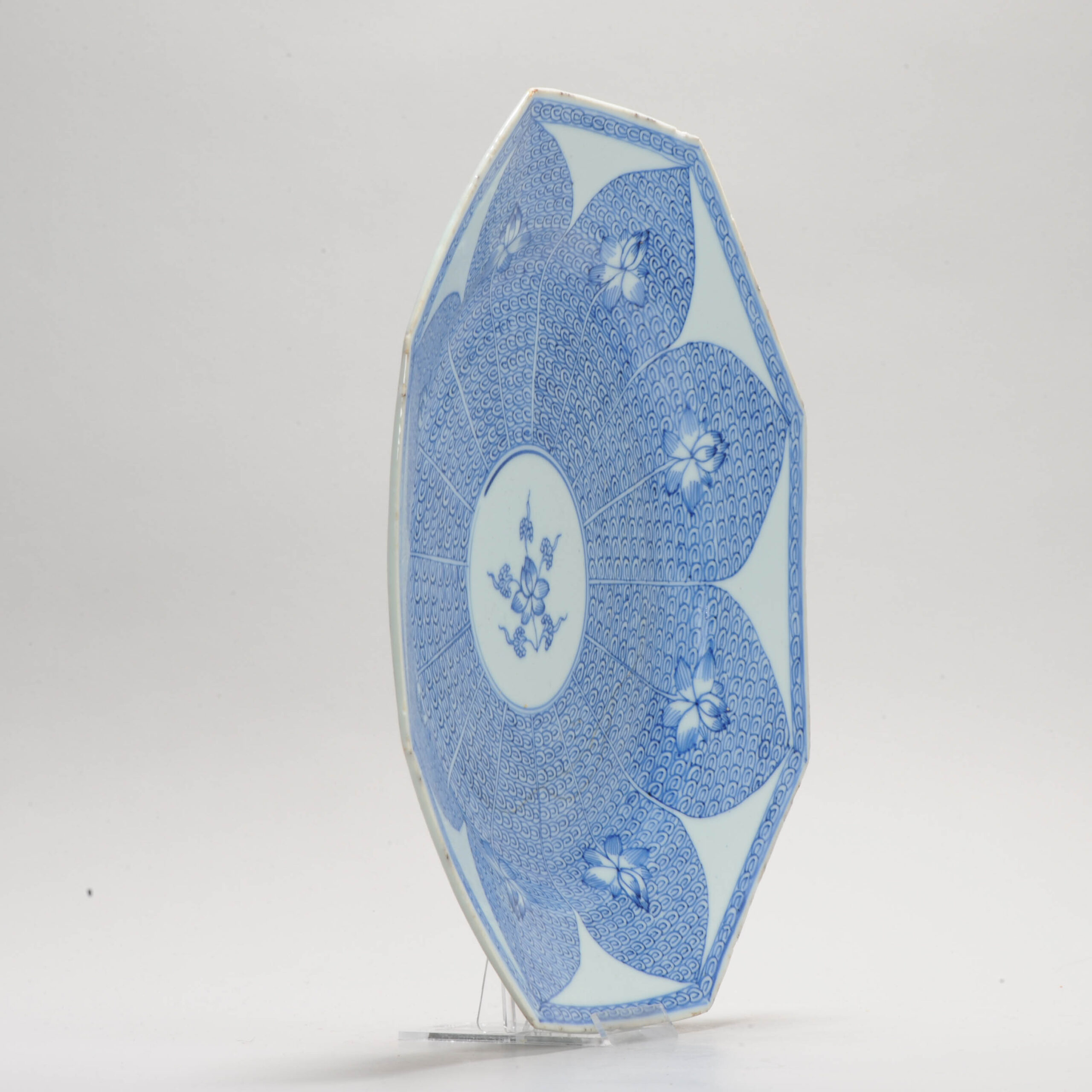 27.5CM Antique Chinese Kangxi / Yongzheng SE Asian Market dish Blue White Lotus - Image 3