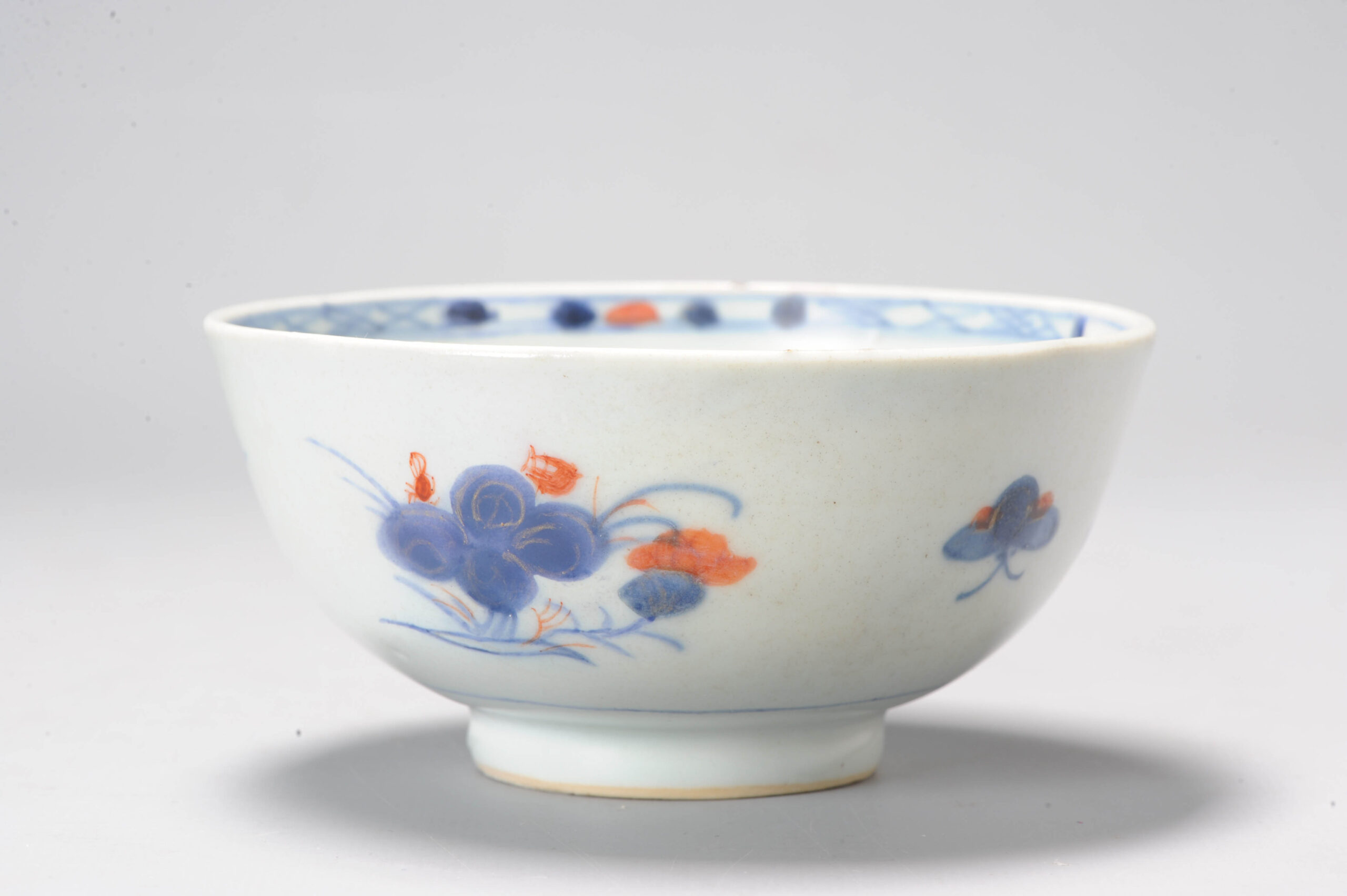 A Chinese Porcelain Imari Bowl 1720-1740 Period Floral and Butterfly - Image 8