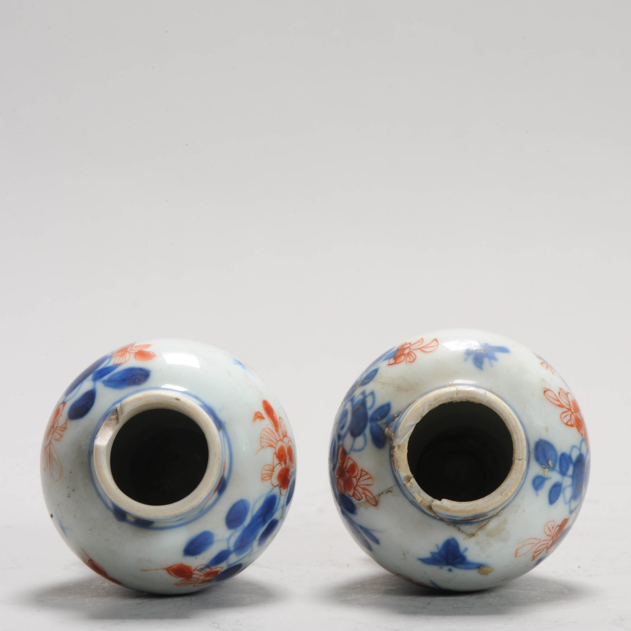 A pair of Rare Chinese Porcelain Imari Miniature Vase Kangxi period China - Image 3