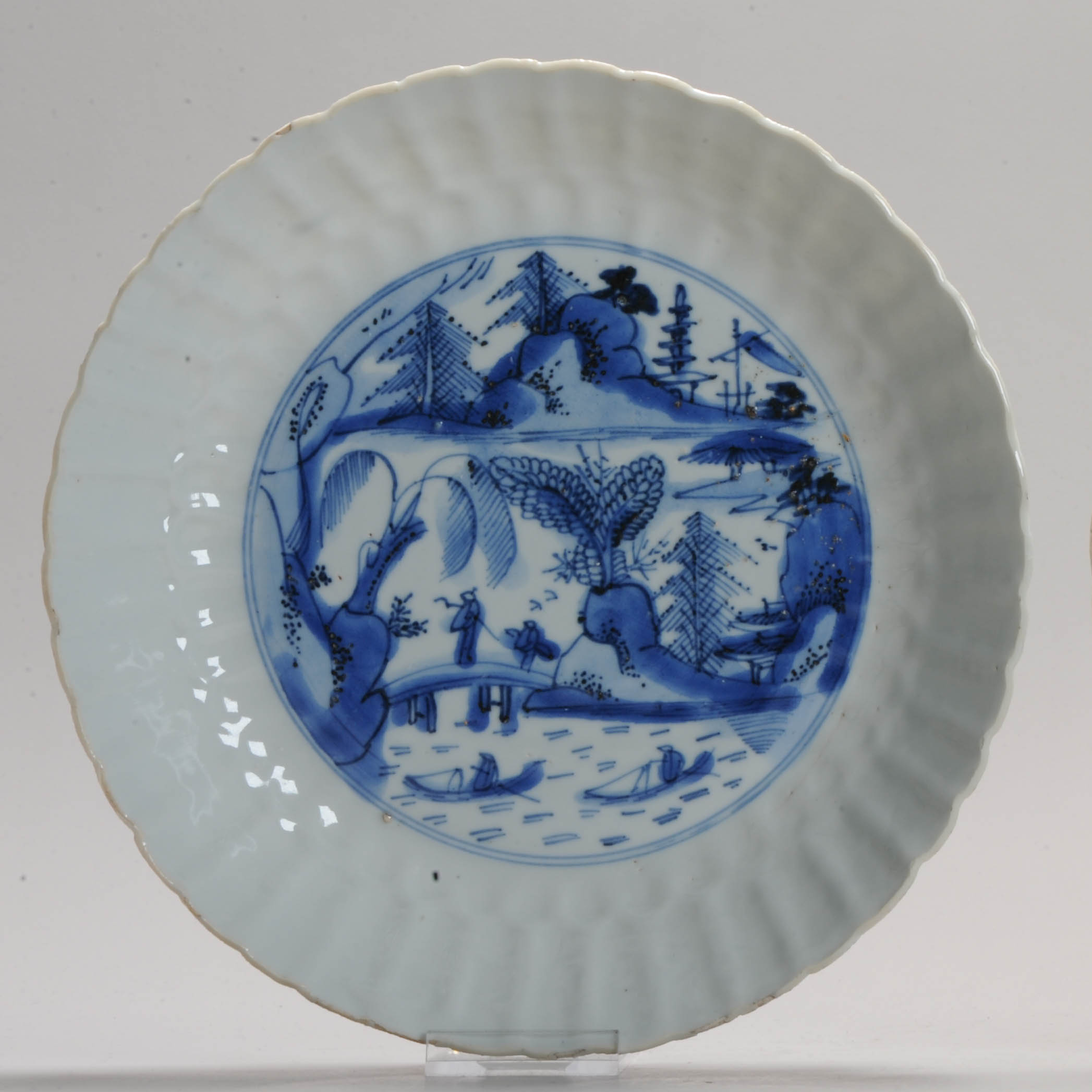 Antique Ming Chinese Porcelain 16/17th c Blue and White dish with Landscape