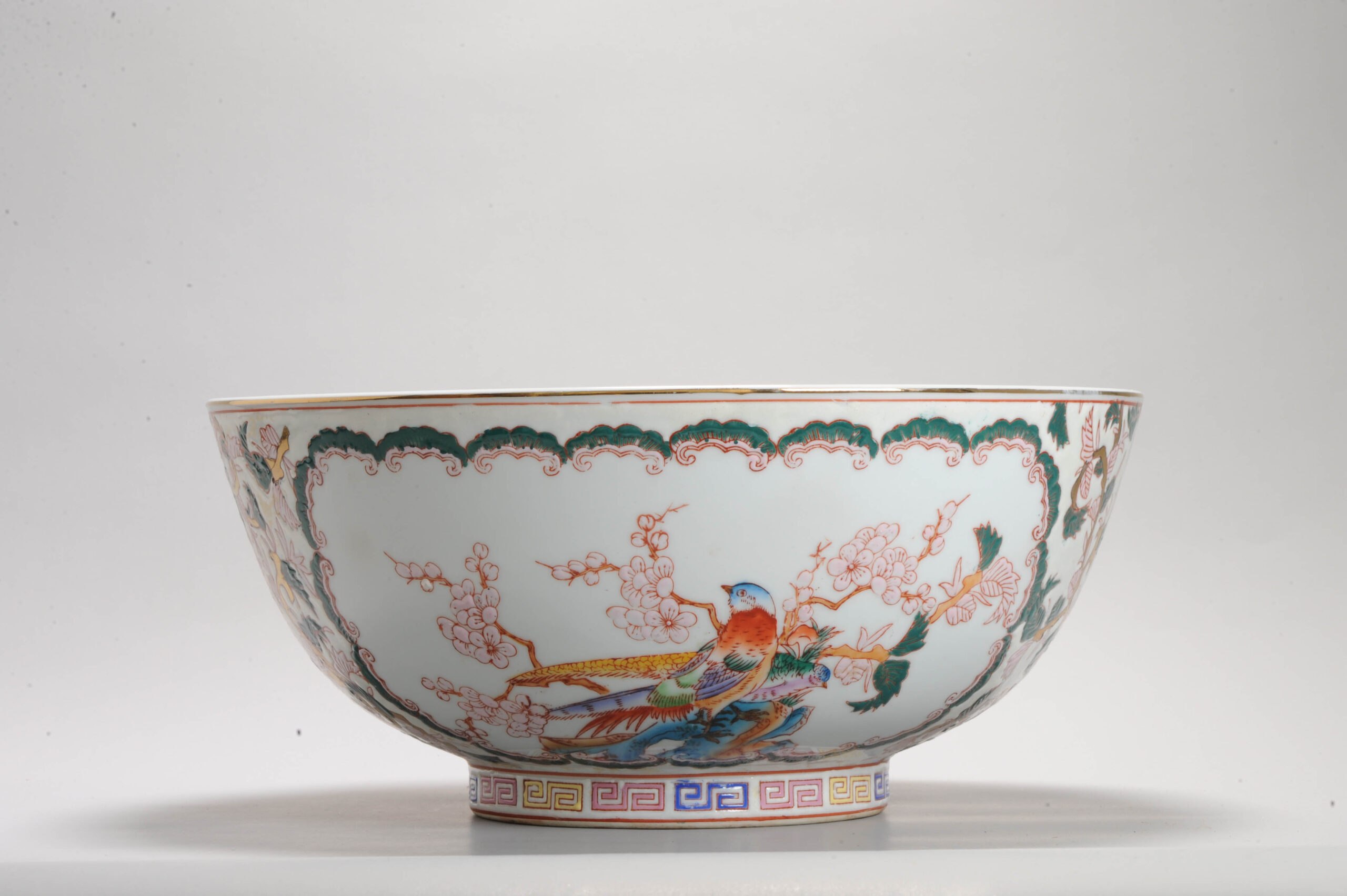Large 35.2 cm Chinese Porcelain bowl PROC PERIOD 20th c. Fencai