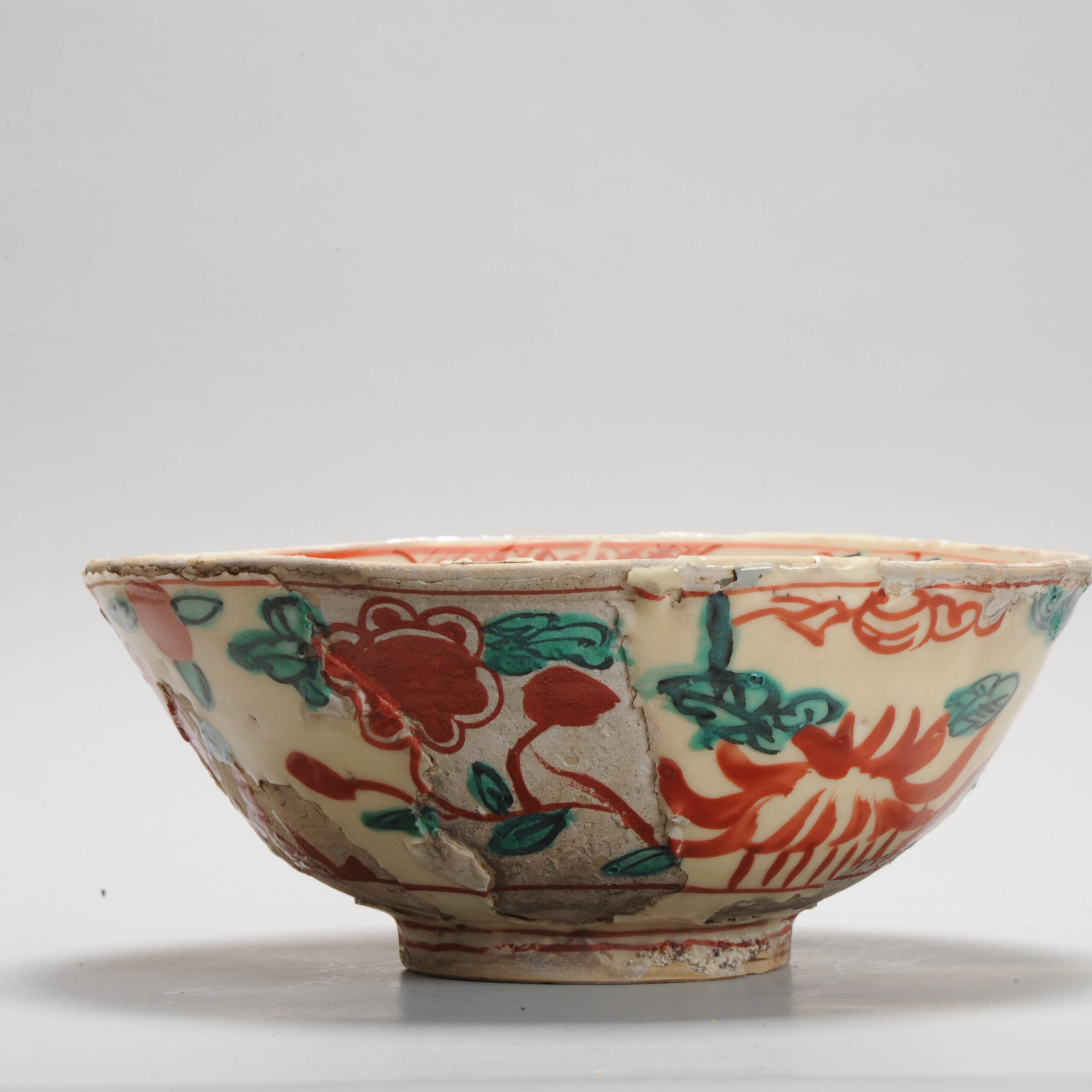 Antique Chinese Ming Swatow Zhangzhou Bowl Verte Red Flower Symbol Ca 1600 - Image 3