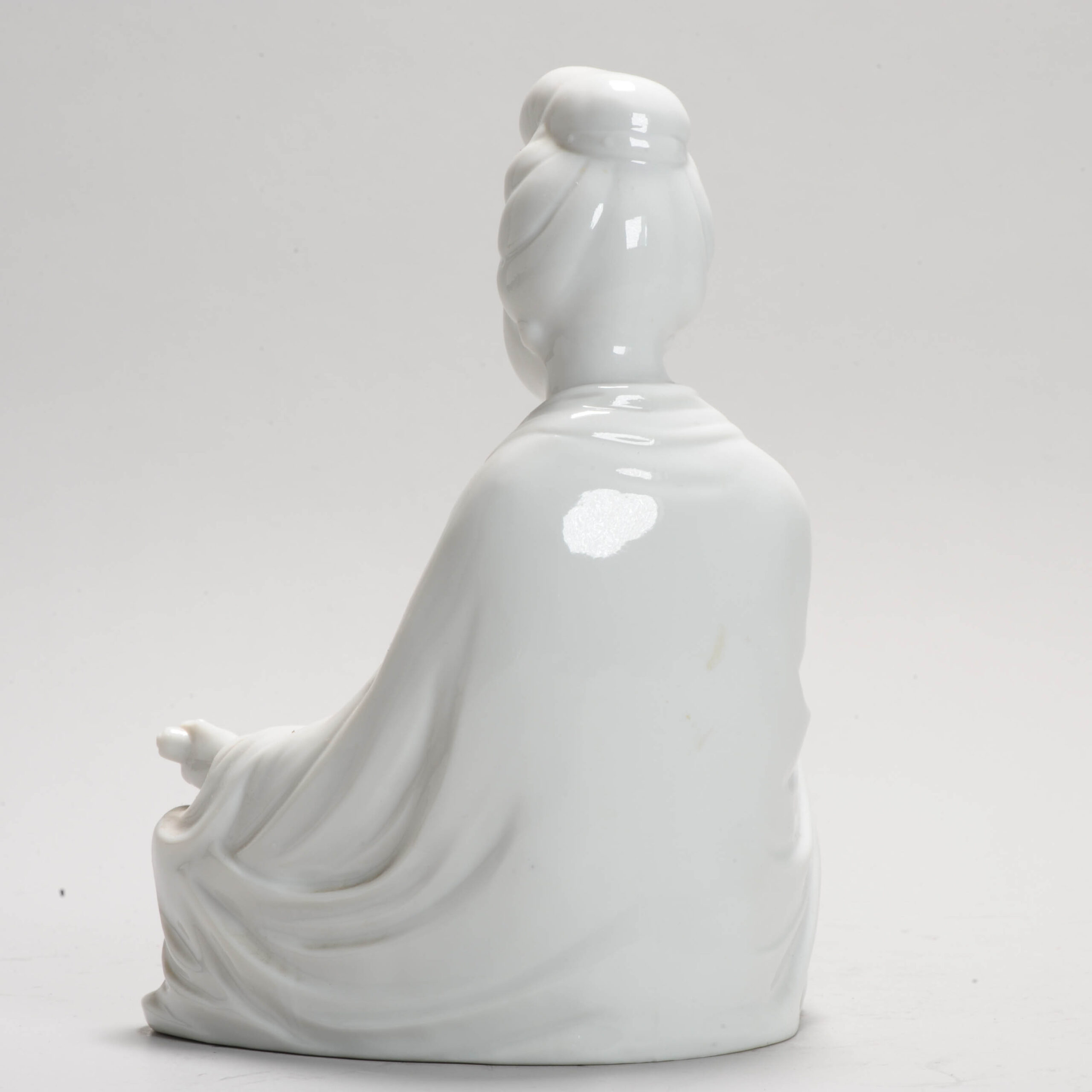 20th c Dehua Blanc de Chine Statue Guanyin In Sitting Position Chinese China - Image 10