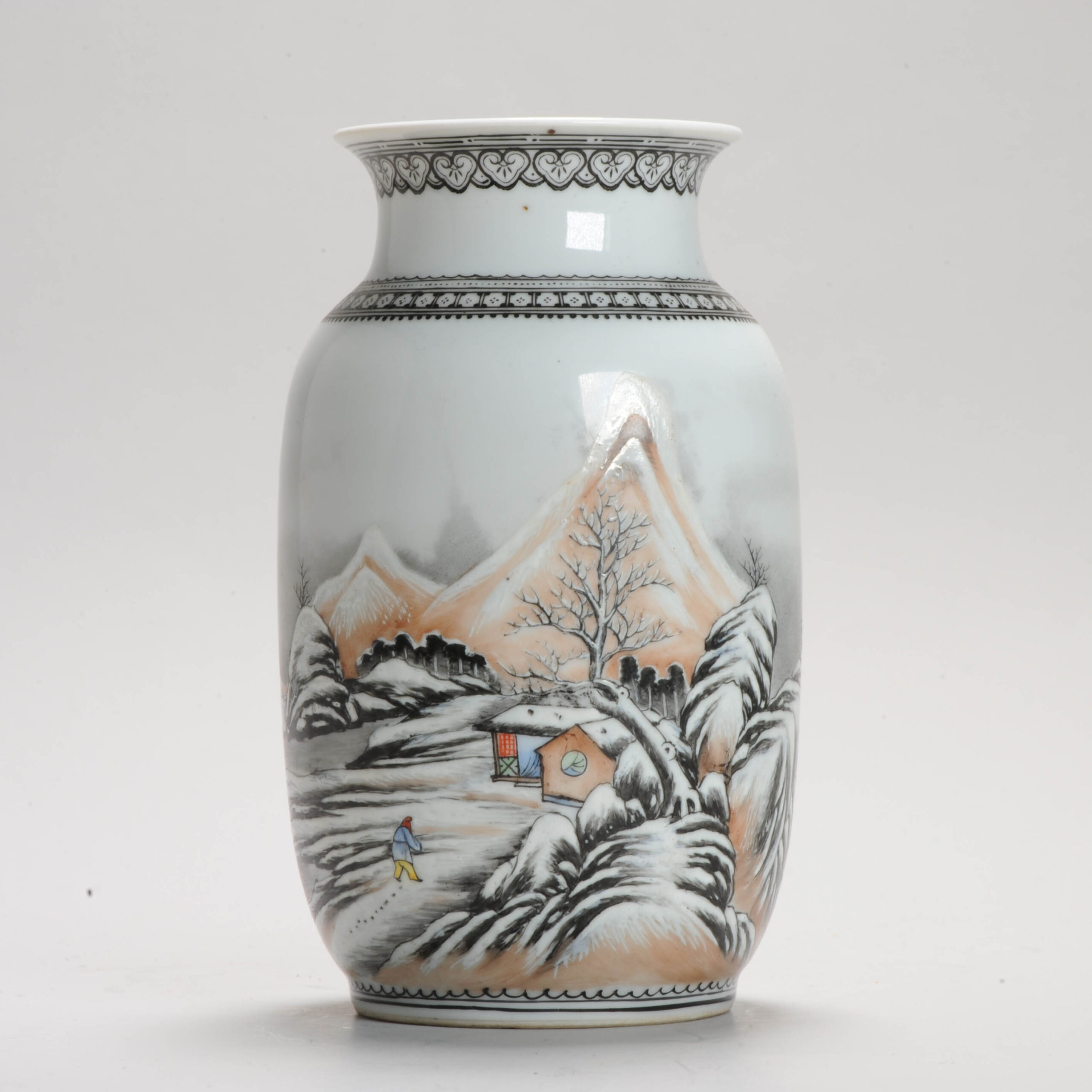 Chinese porcelain PROC Vase with Winterlandscape And Marked Base - Image 10