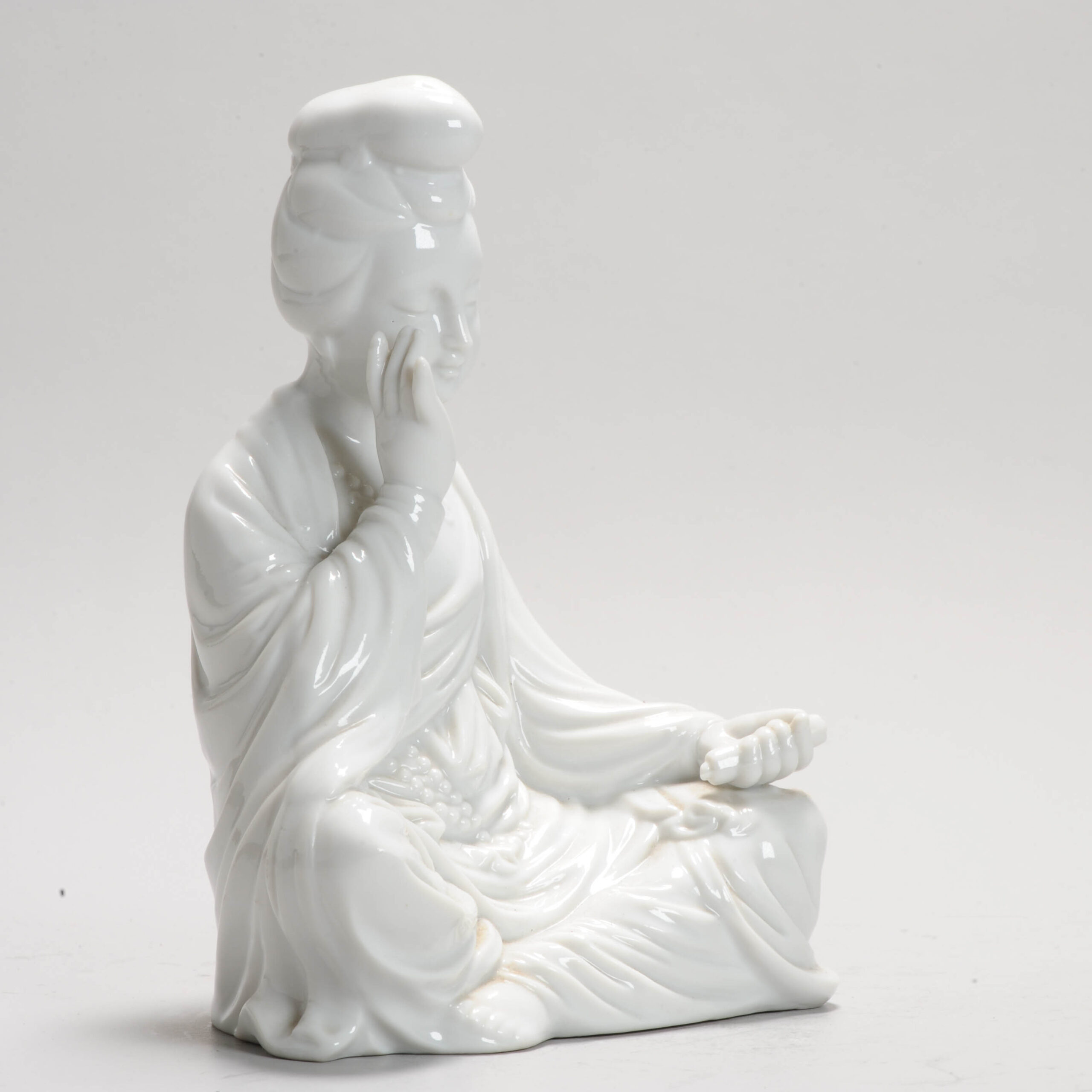 20th c Dehua Blanc de Chine Statue Guanyin In Sitting Position Chinese China - Image 5