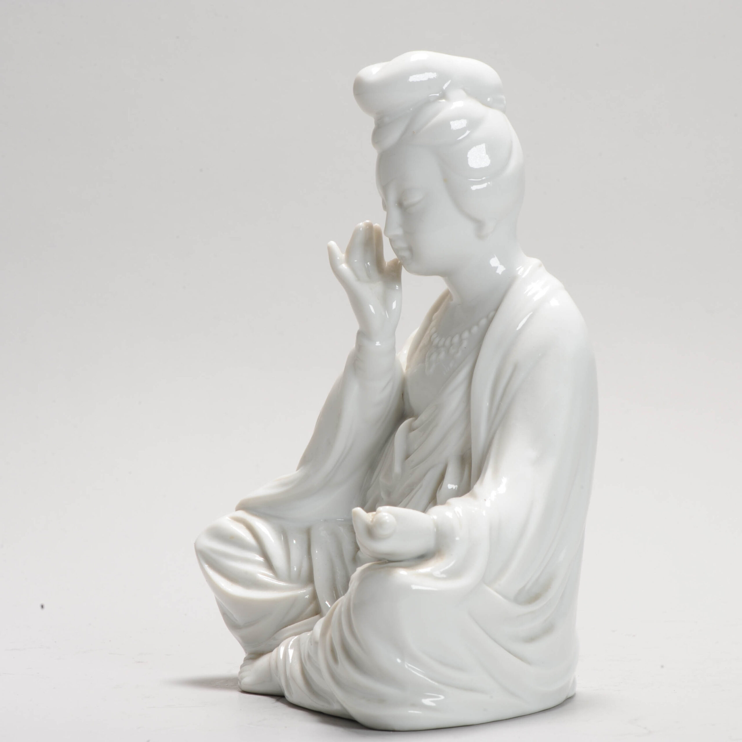 20th c Dehua Blanc de Chine Statue Guanyin In Sitting Position Chinese China - Image 13