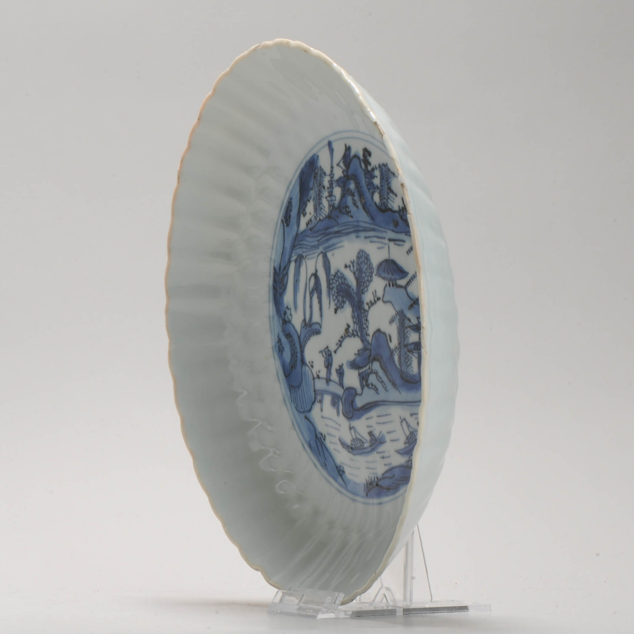 Antique Ming Chinese Porcelain 16/17th c Blue and White dish with Landscape - Image 3