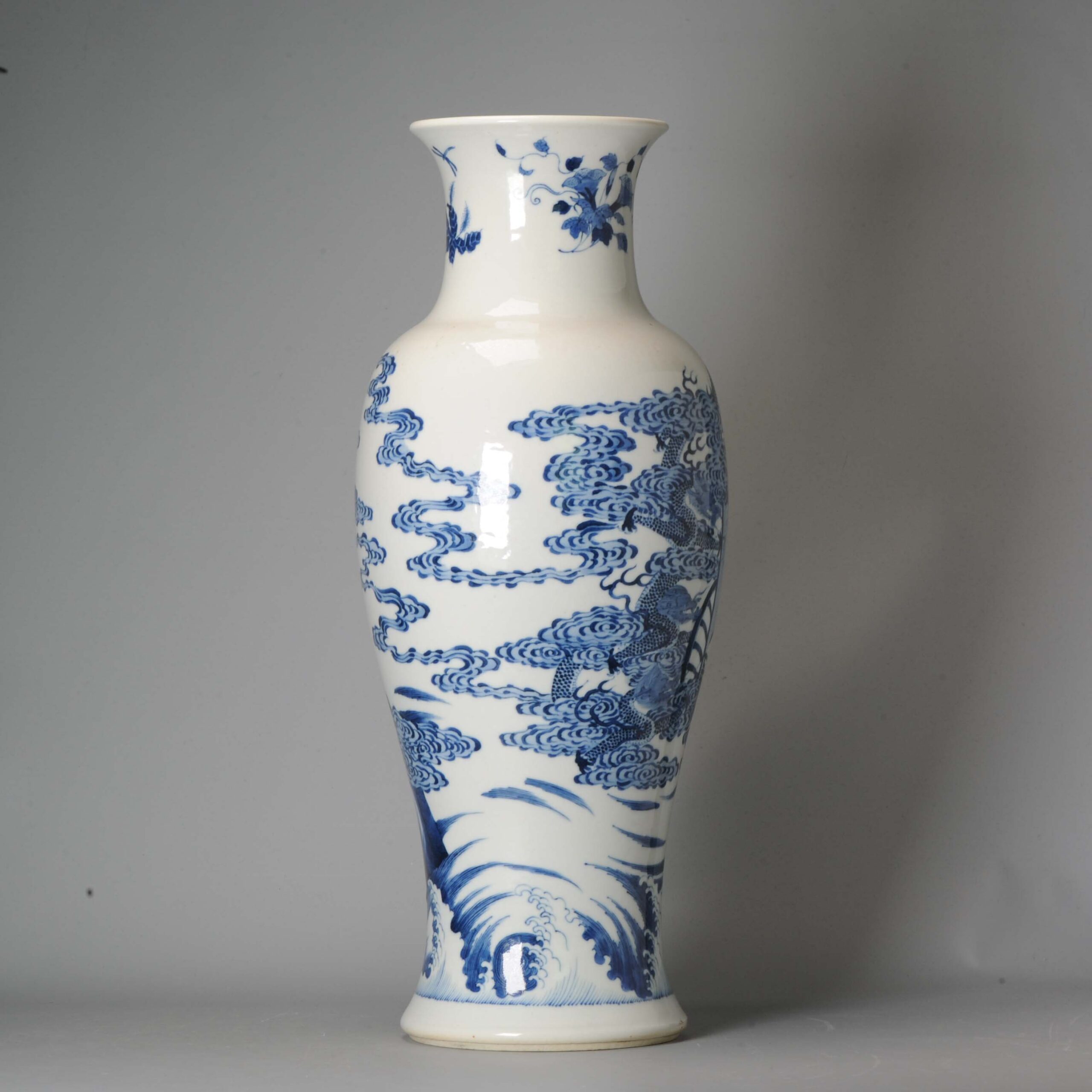 Baluster vase - Porcelain - PROC Blue and white Dragon Ruyi Clouds Kangxi marked - China - Image 7