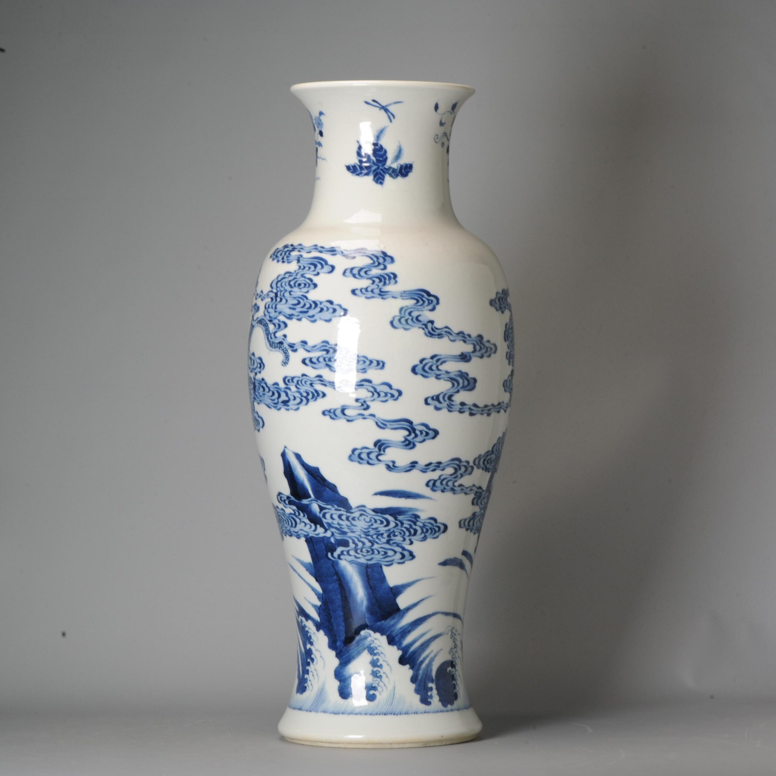 Baluster vase - Porcelain - PROC Blue and white Dragon Ruyi Clouds Kangxi marked - China - Image 8