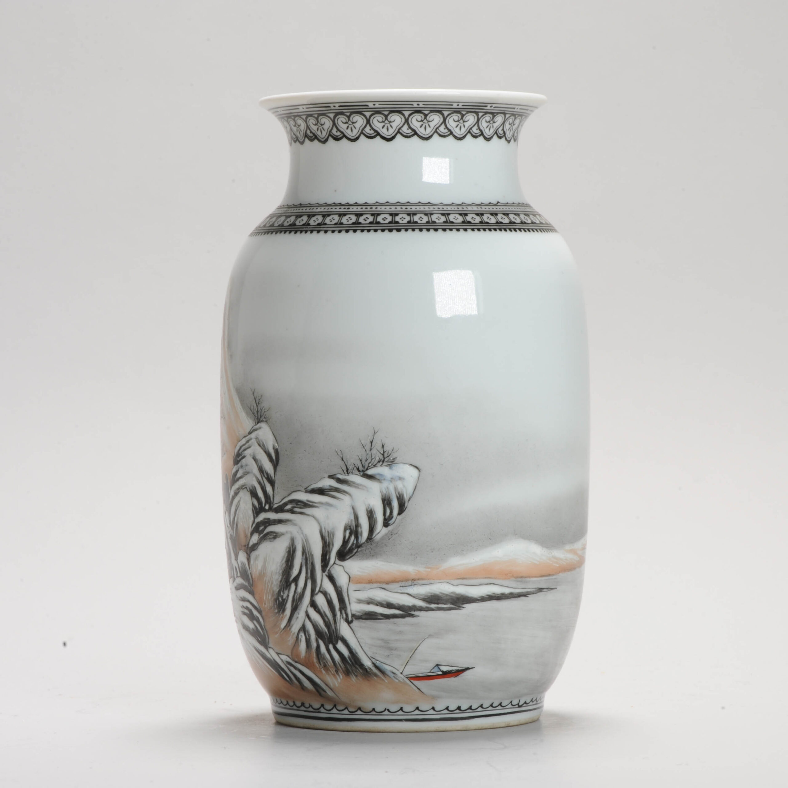 Chinese porcelain PROC Vase with Winterlandscape And Marked Base - Image 8