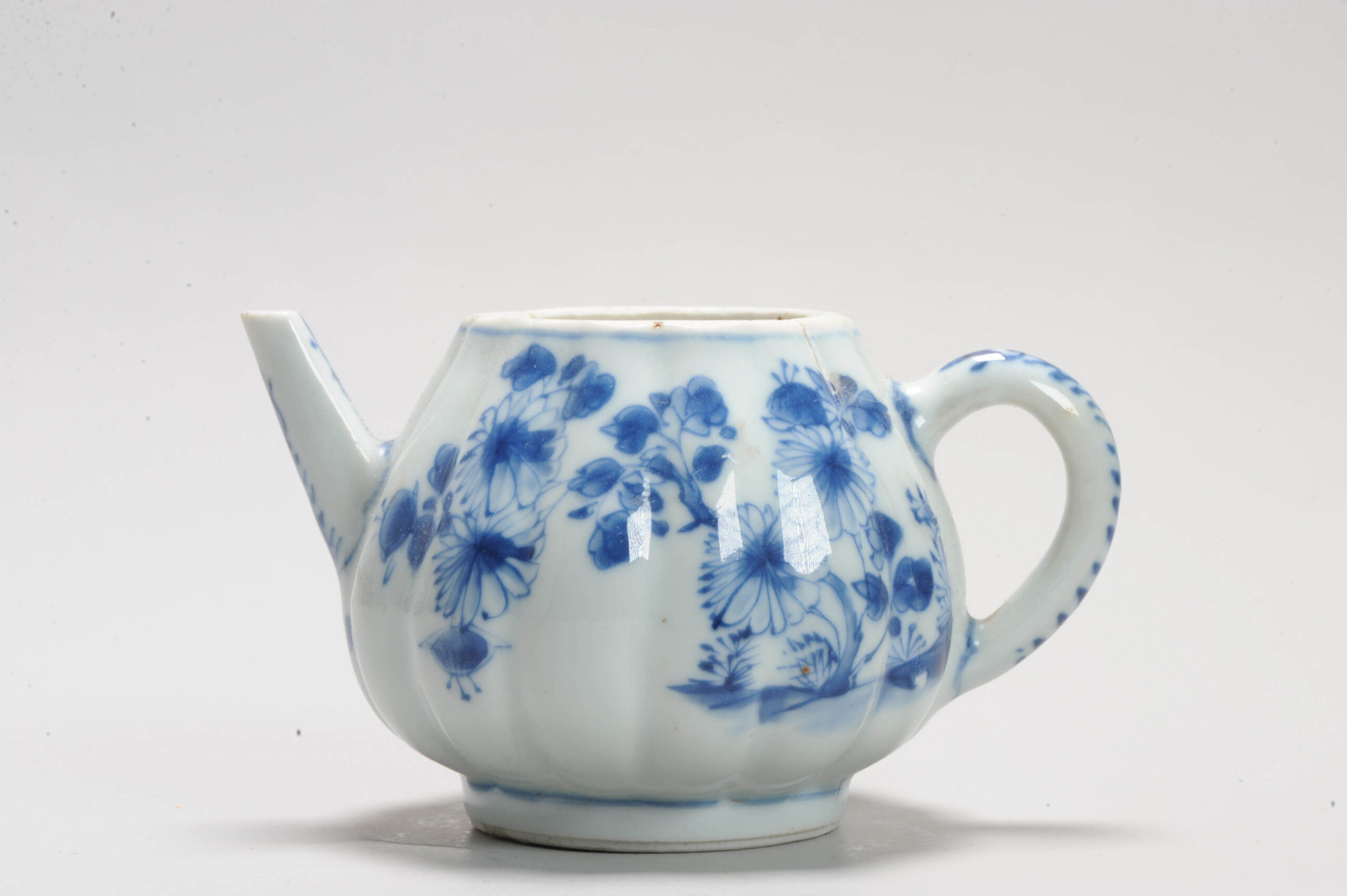 Antique 18th Century Chinese Porcelain Kangxi Blue and White Teapot Floral