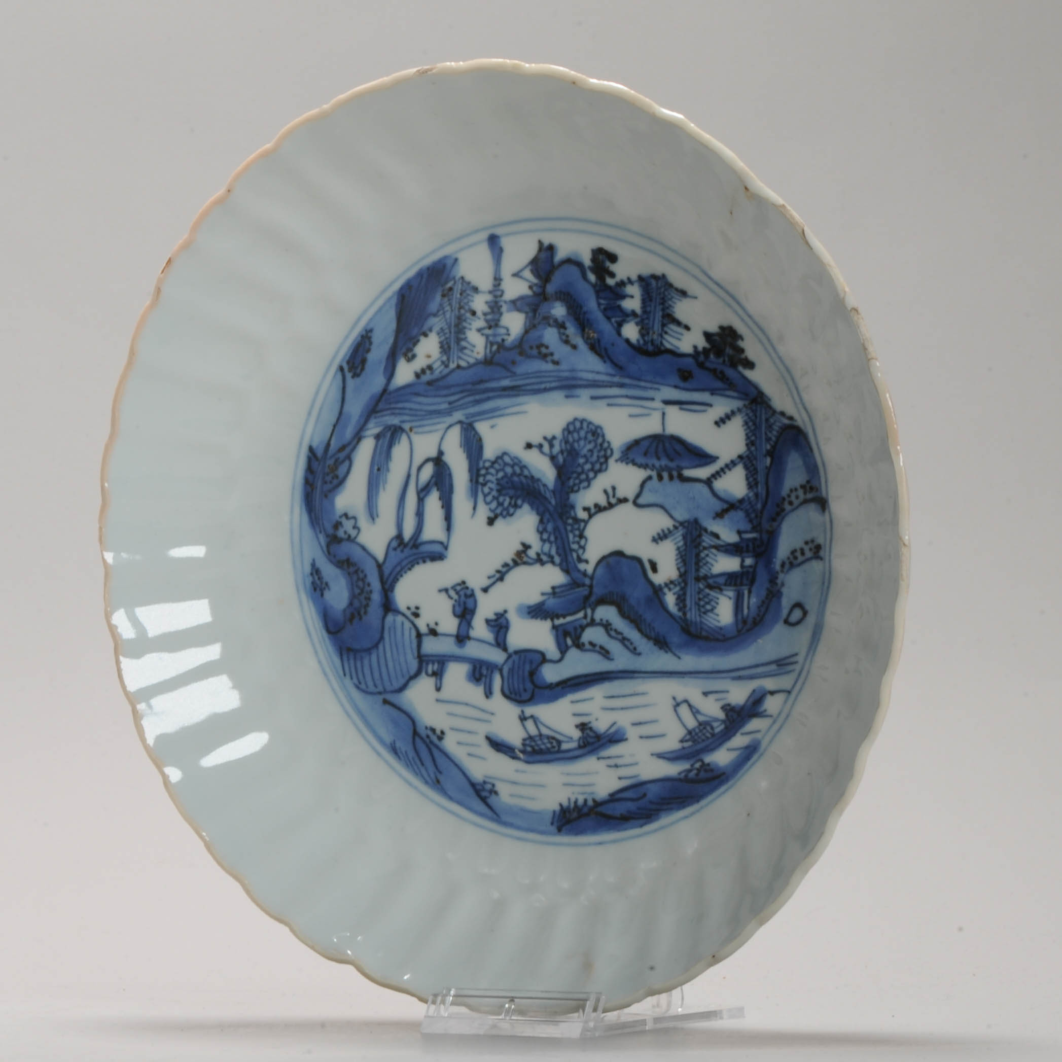 Antique Ming Chinese Porcelain 16/17th c Blue and White dish with Landscape - Image 2