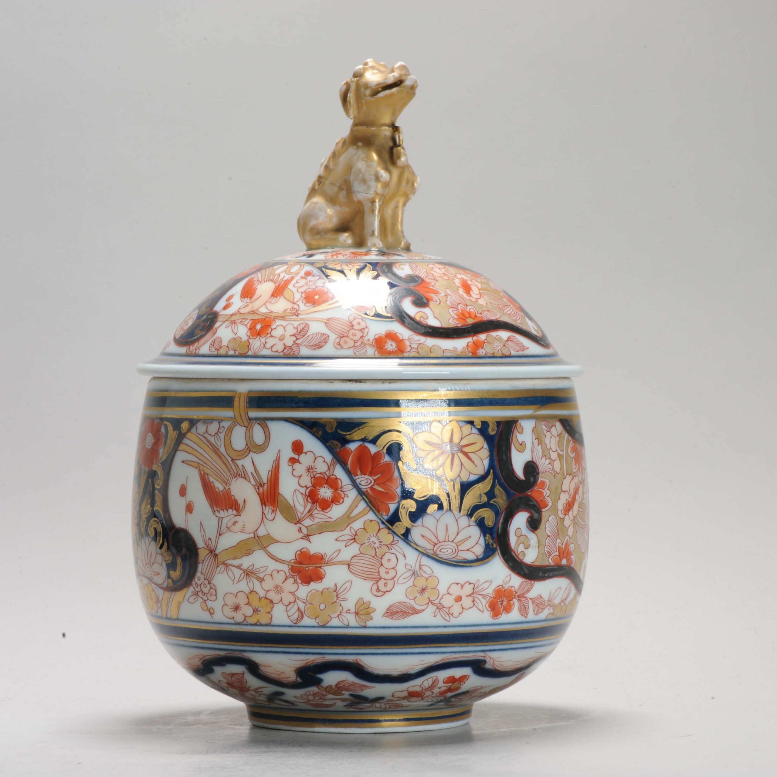 Antique Japanese Genroku Imari Jar circa 1700 Edo period  Japan