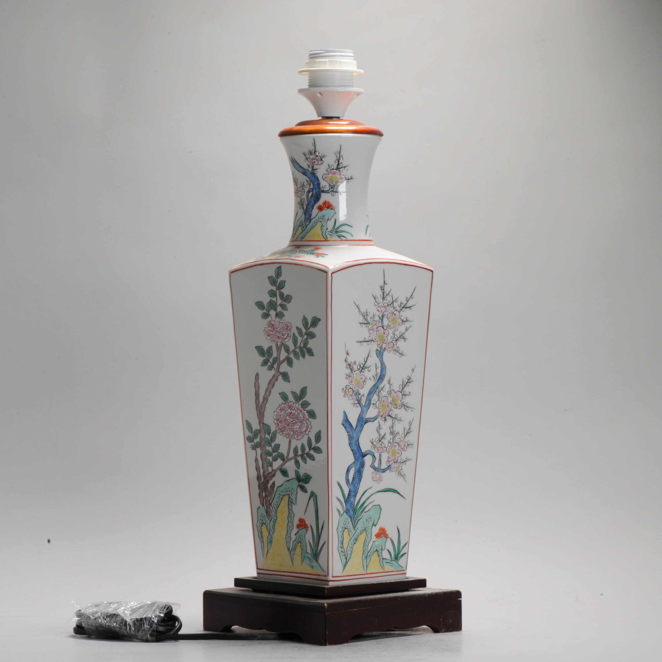 Lovely Antique Lamp Vase In Kakiemon Colors 19th century France Samson - Image 5