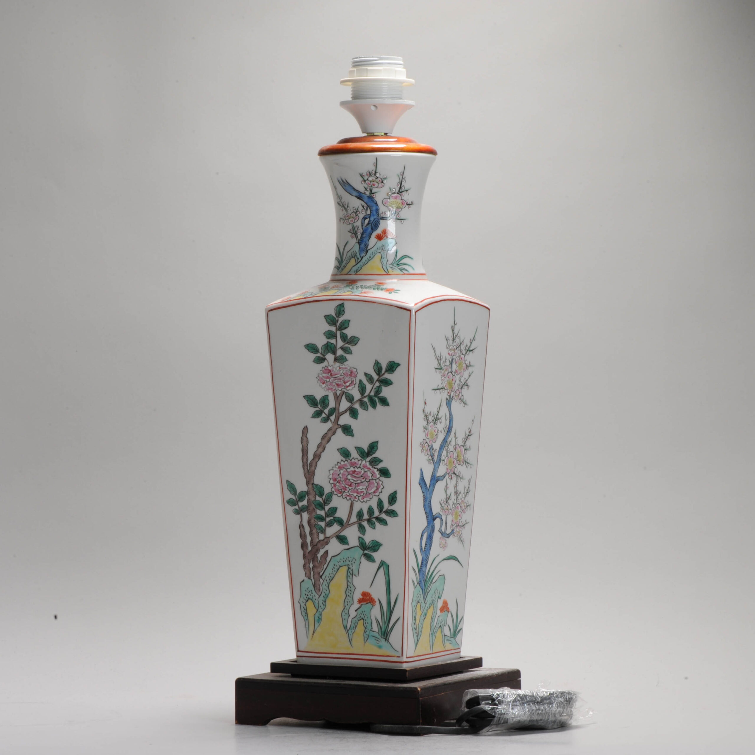 Lovely Antique Lamp Vase In Kakiemon Colors 19th century France Samson - Image 6