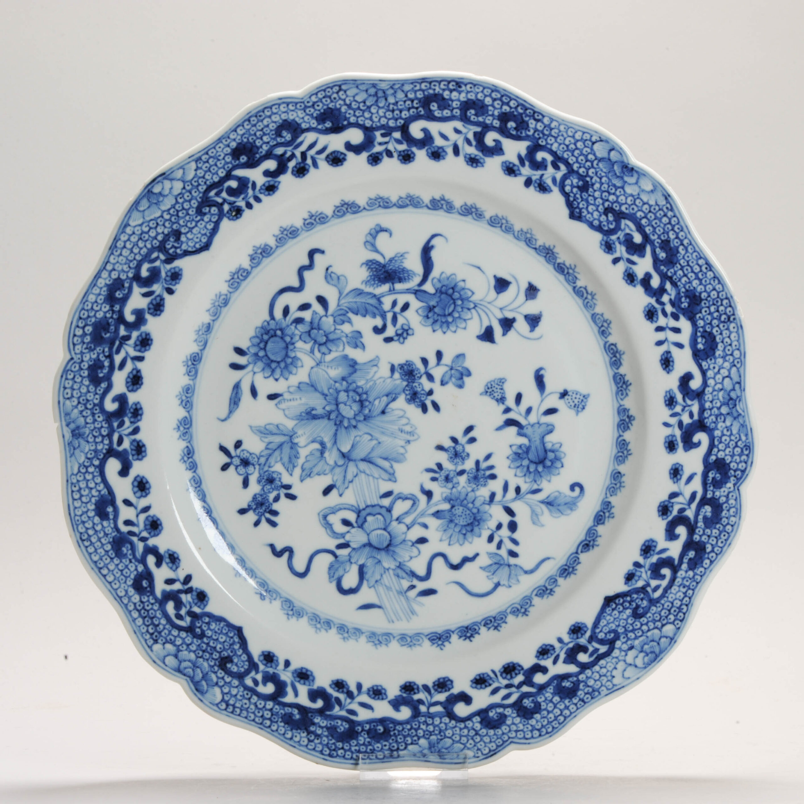Antique Plate 18th Century Chinese Porcelain Blue and White Garden Qianlong