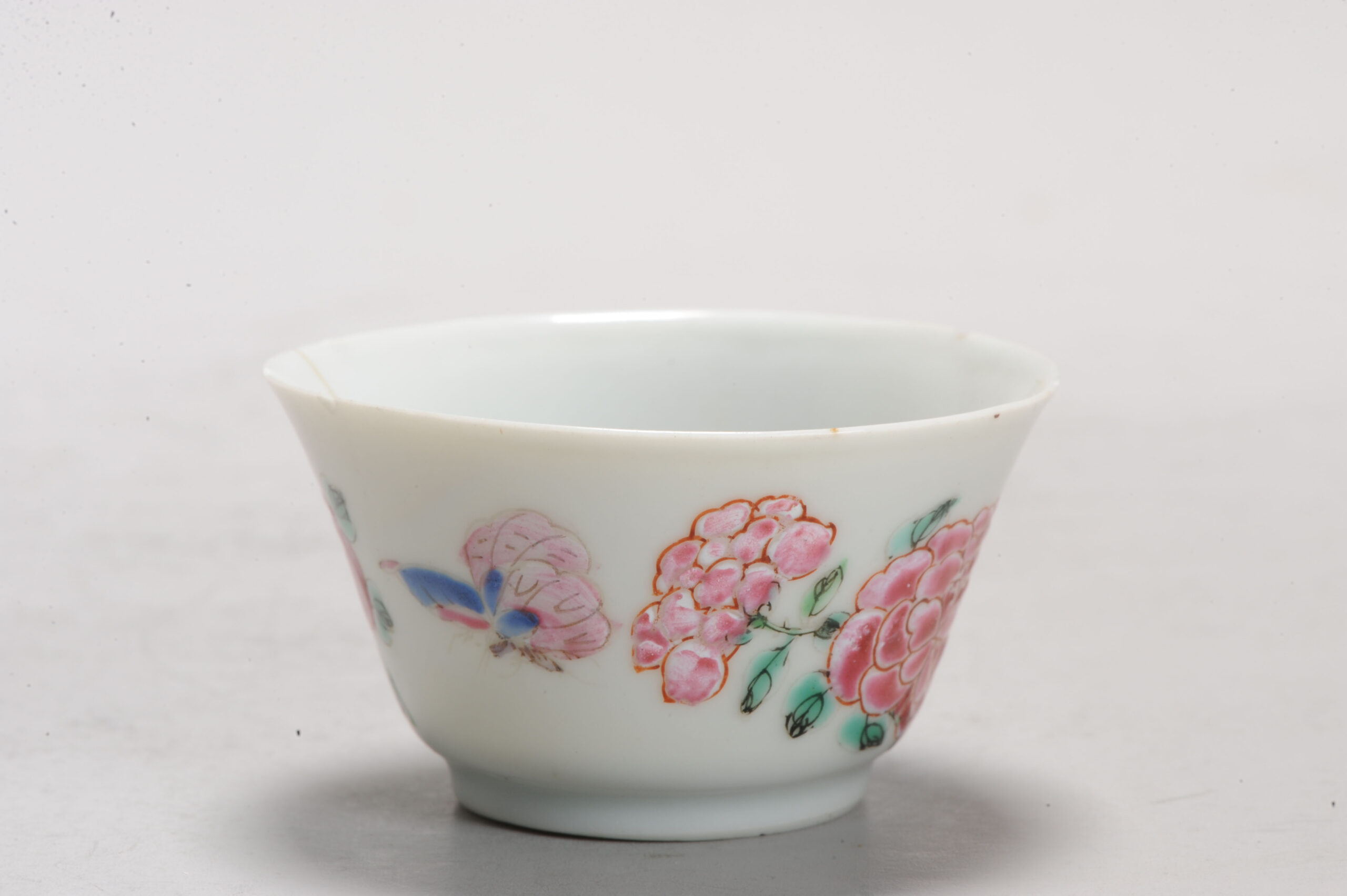 Antique Yongzheng 18C Chinese Porcelain Famille Rose Tea Bowl Cup China