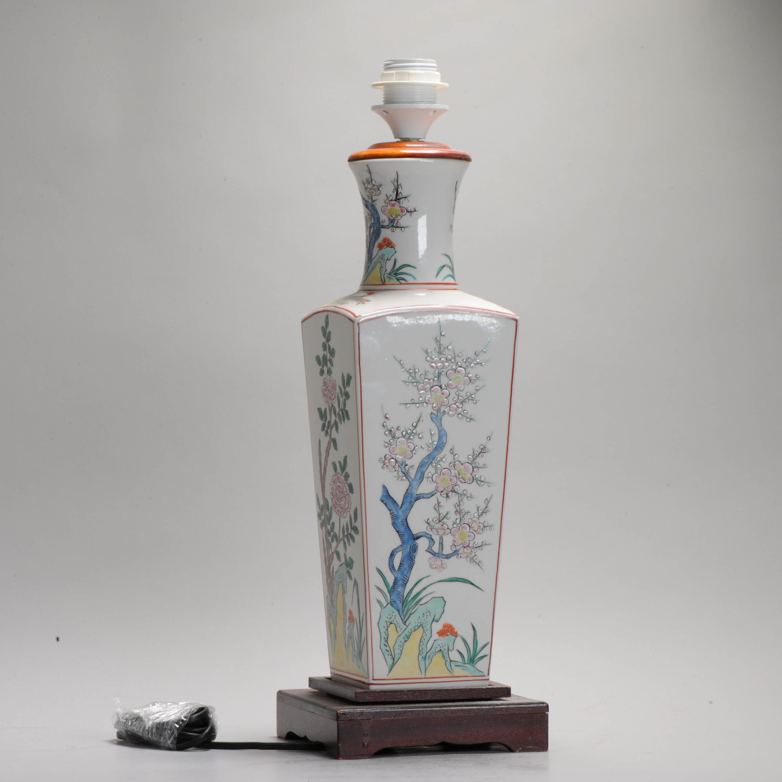 Lovely Antique Lamp Vase In Kakiemon Colors 19th century France Samson - Image 4