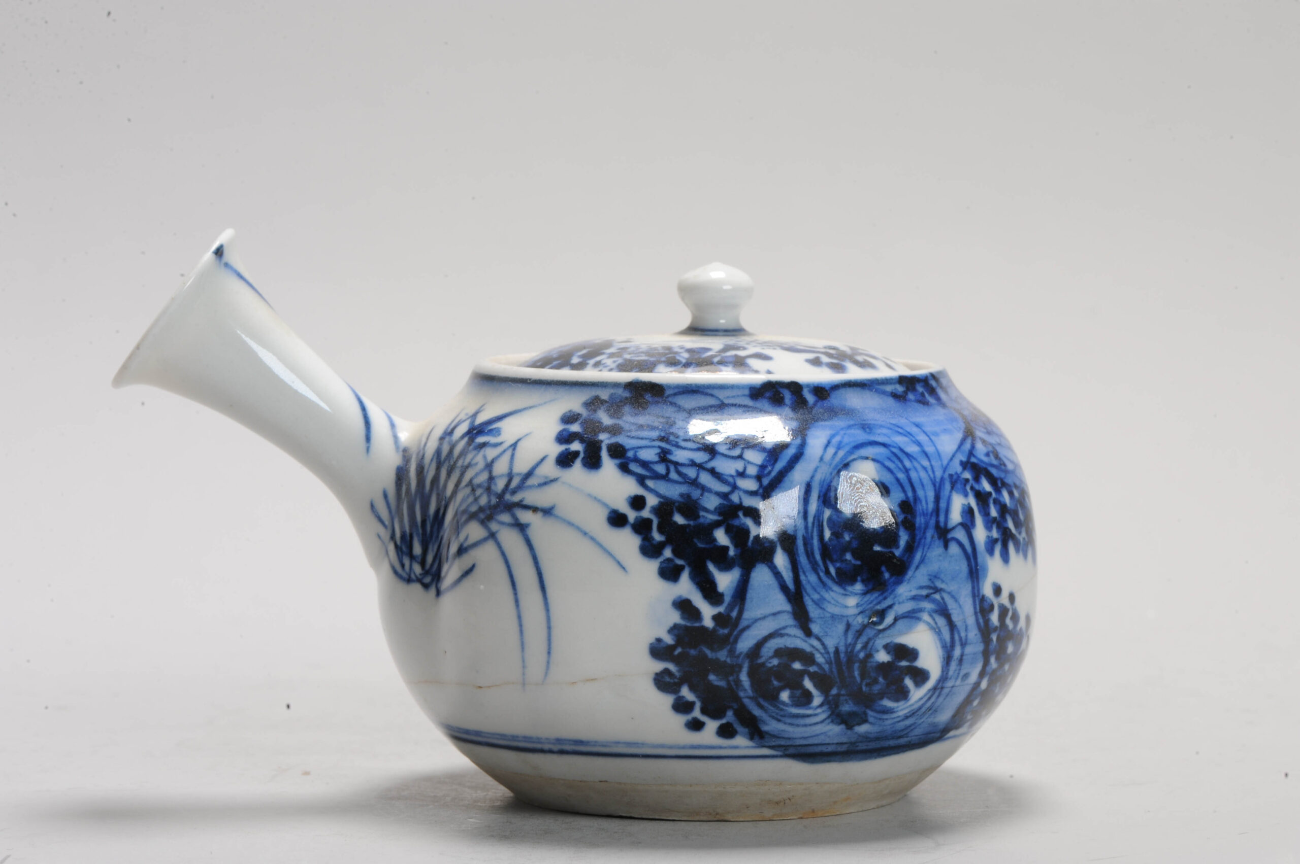Antique Meiji Japanese Porcelain Tea Pot BLue and White