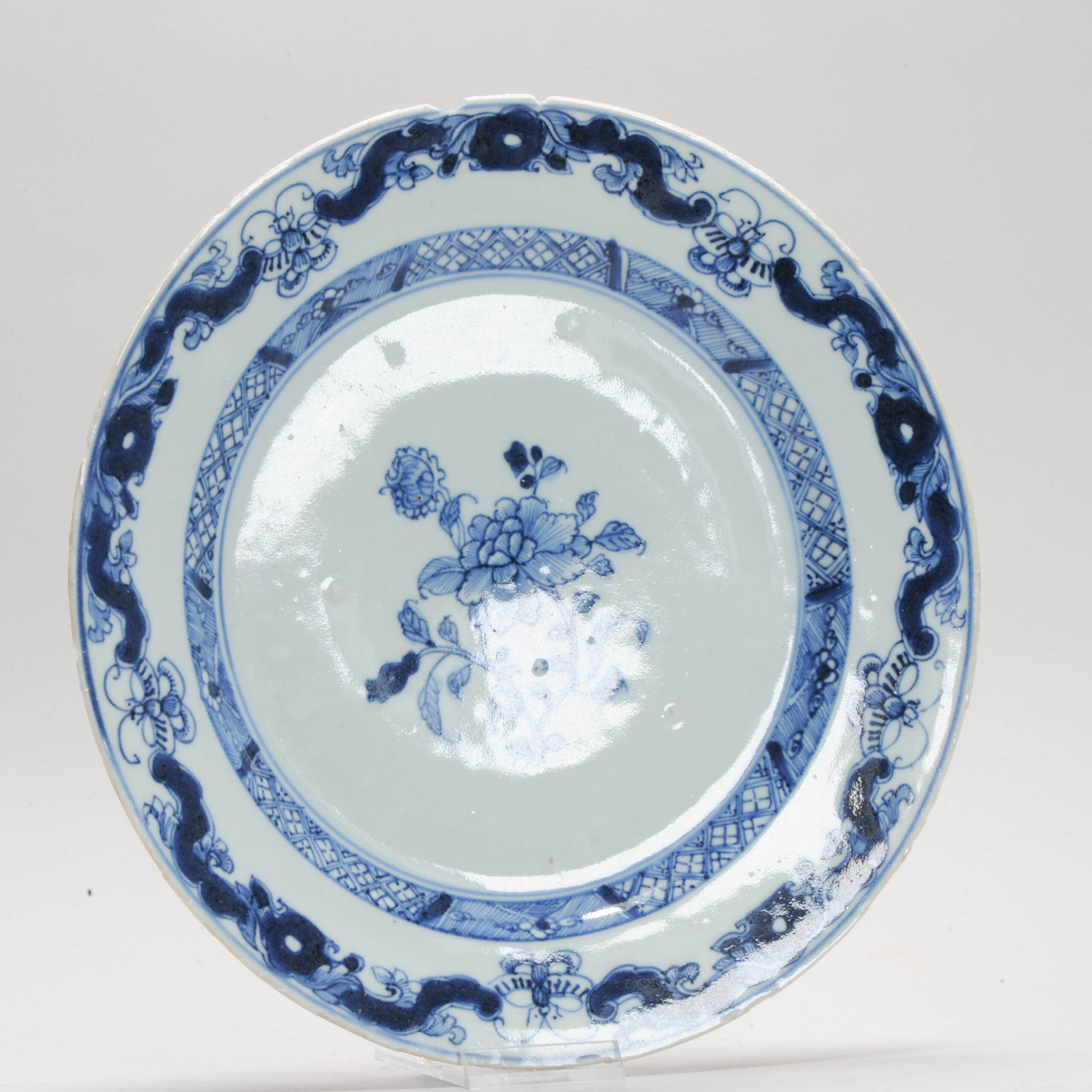 Antique Plate 18th Century Chinese Porcelain Blue and White Flower Qianlong Yongzheng - Image 2
