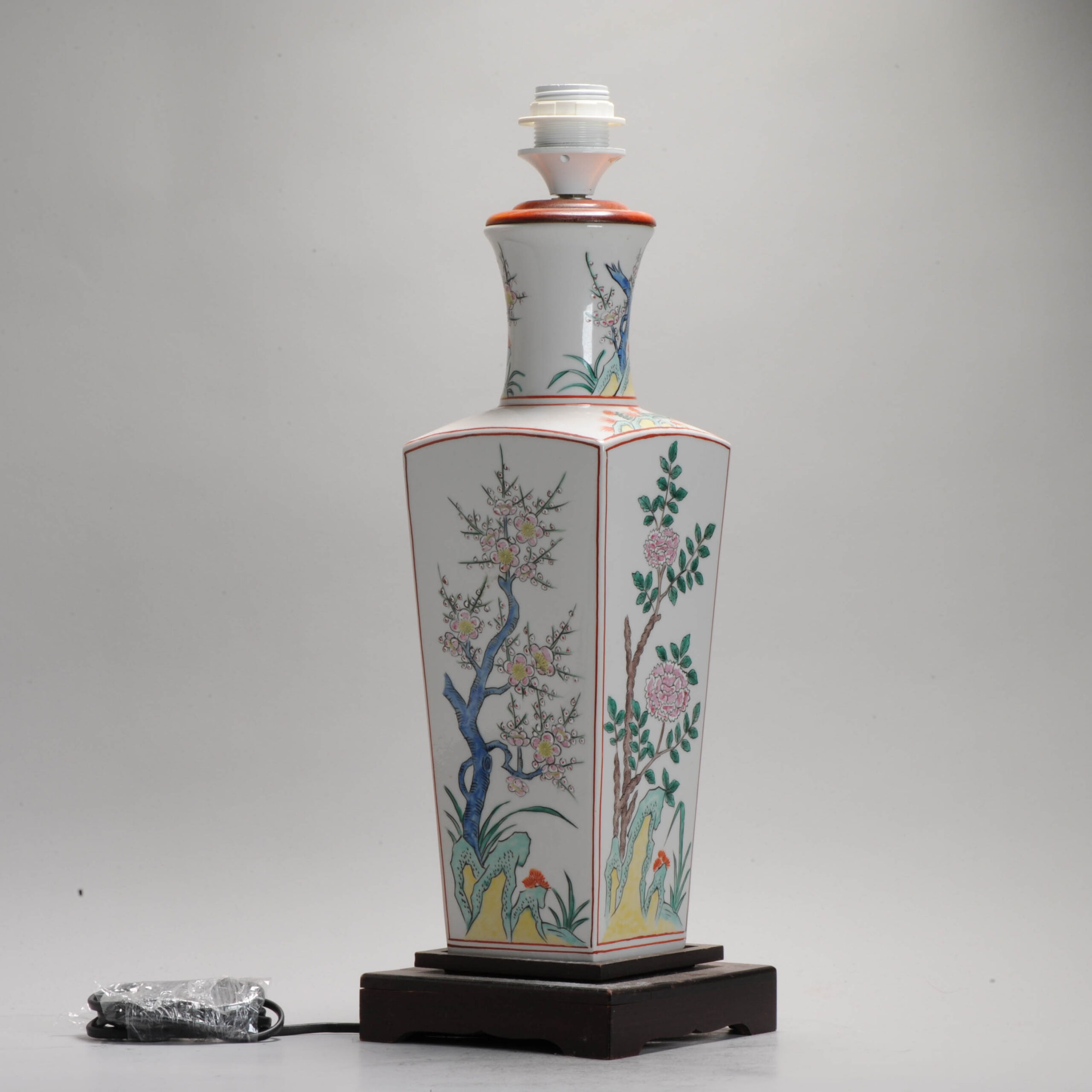 Lovely Antique Lamp Vase In Kakiemon Colors 19th century France Samson