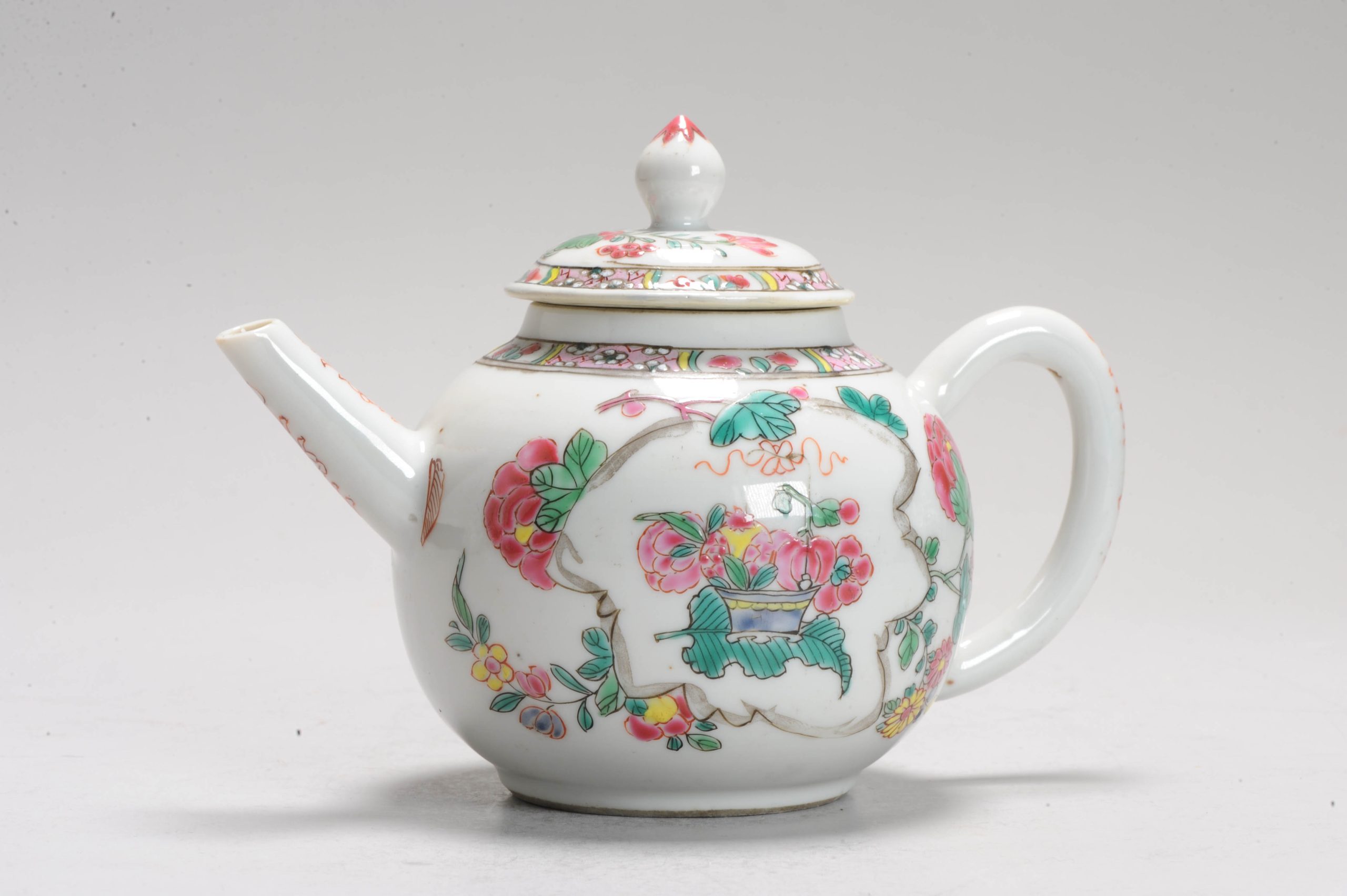 Antique Ca 1730 Chinese Porcelain Yongzheng Fencai Decorated Teapot Rose