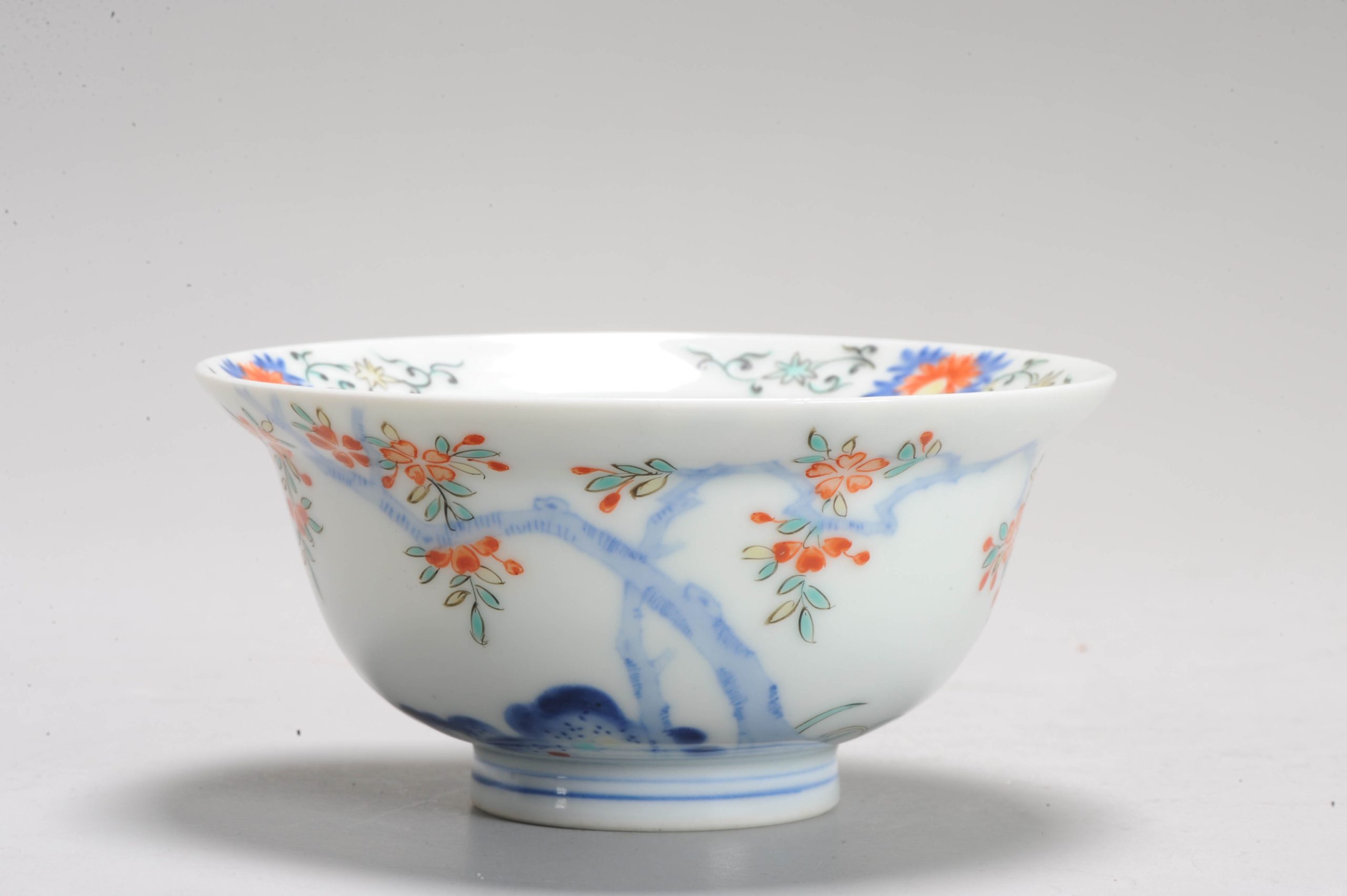 Antique Japanese Arita Kakiemon Unusual shaped Bowl Flowers