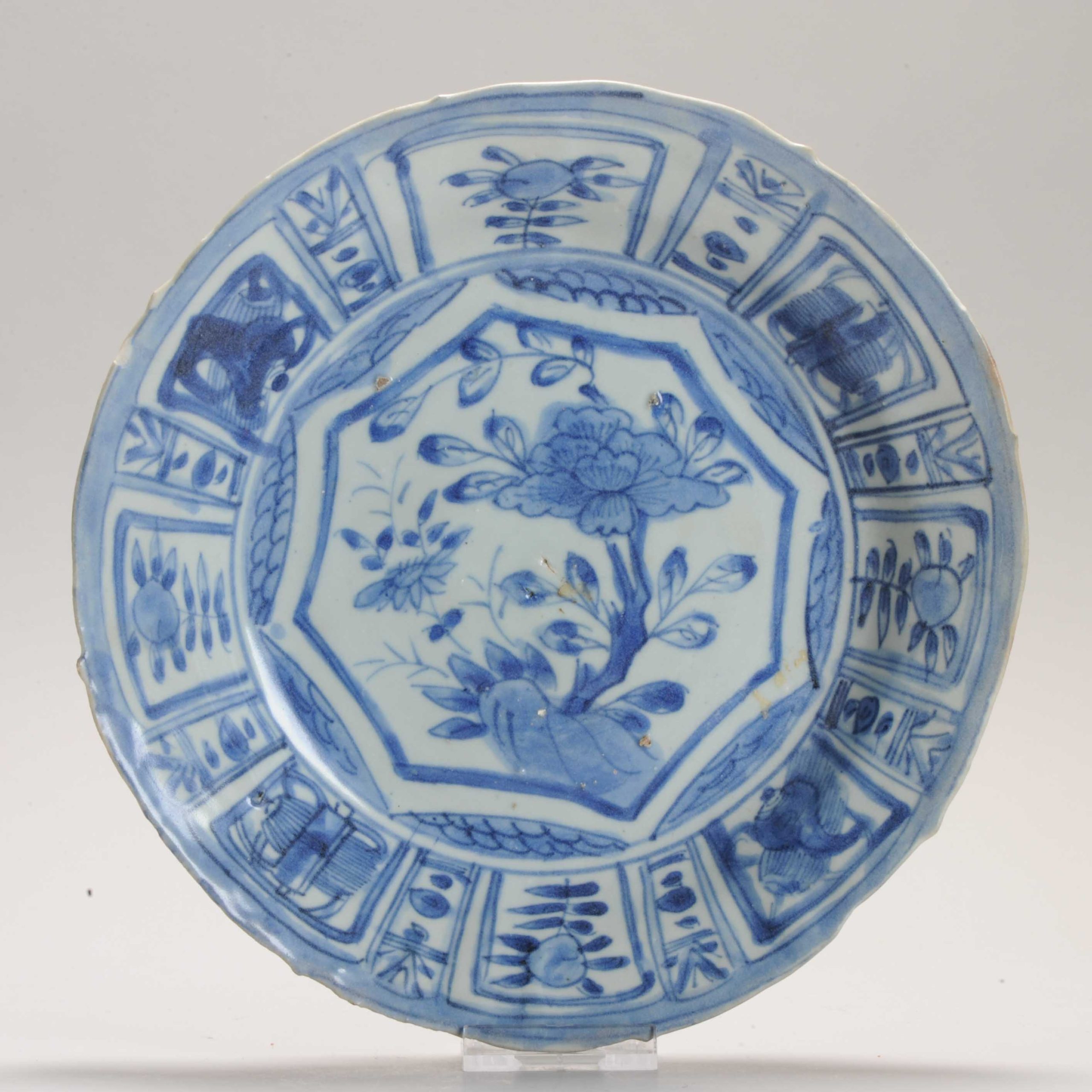 Antique Wanli Ming Chinese Porcelain Flower Kraak Shipwreck Plate Symbols