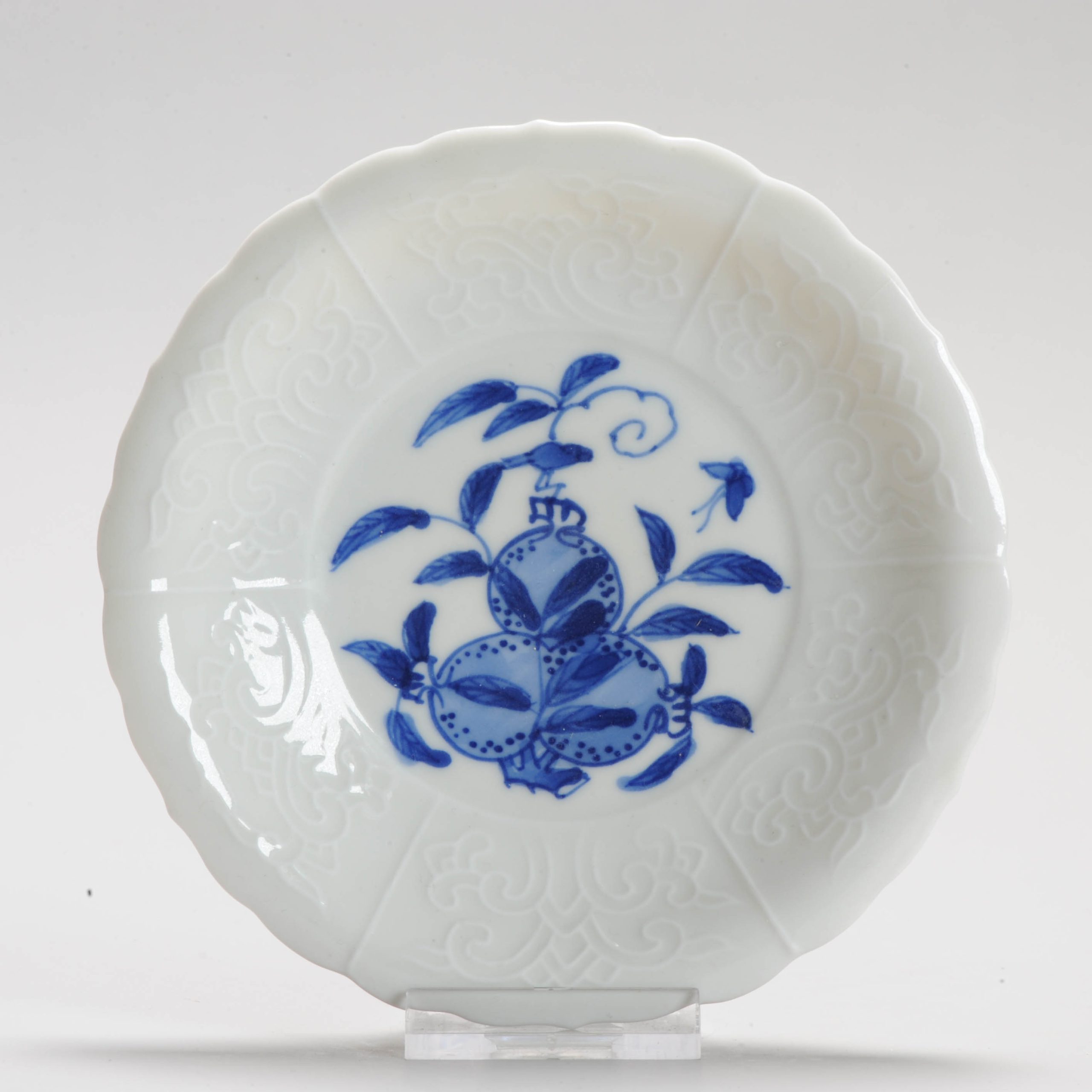 Edo period Arita ca 1680-1710 Japanese Porcelain dish Arita Floral Scene