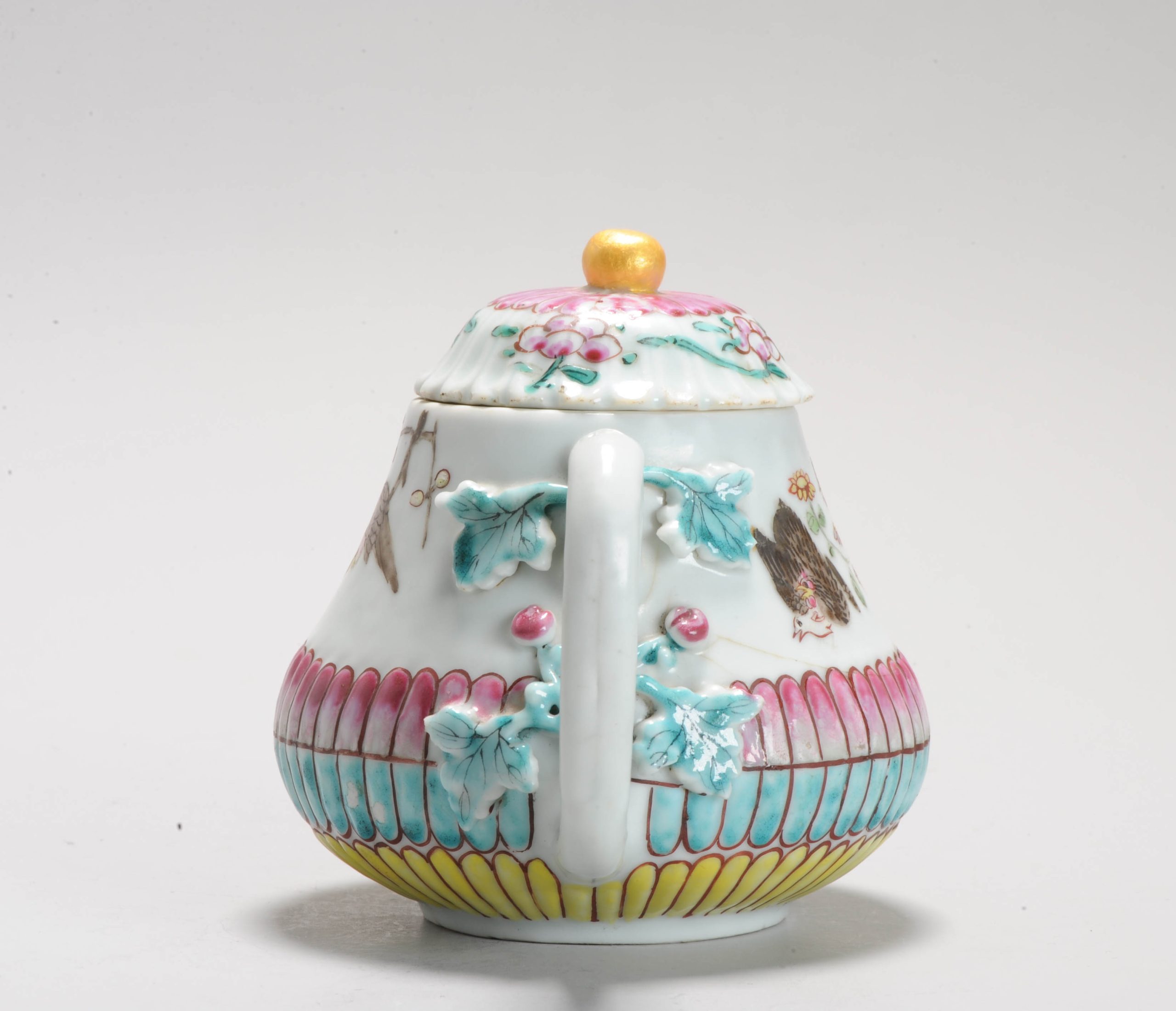 A Chinese Porcelain Yongzheng period Fencai Relief Grape Vine Teapot Antique Chicks - Image 6