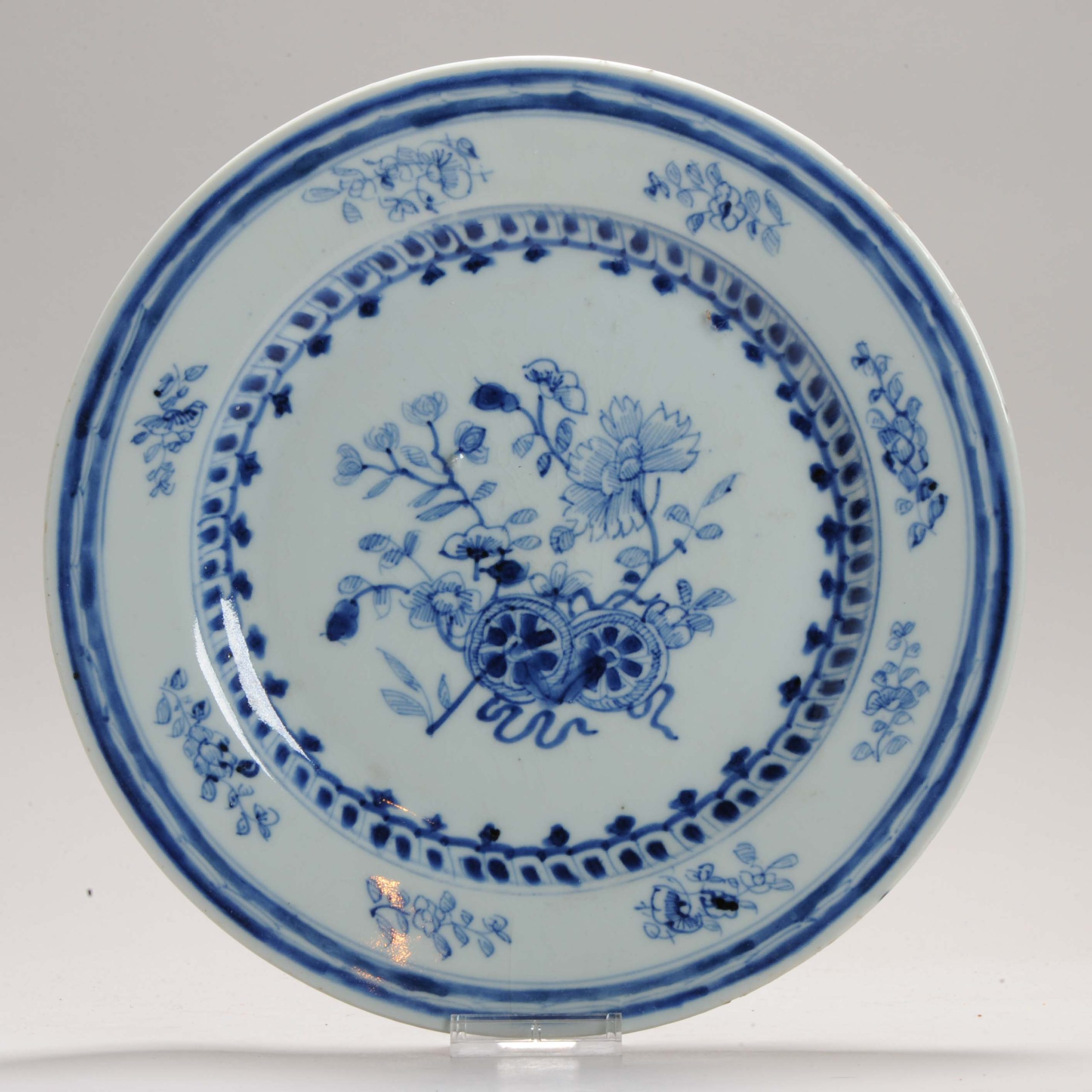 Antique Plate 18th Century Chinese Porcelain Blue and White Plate Qianlong Period