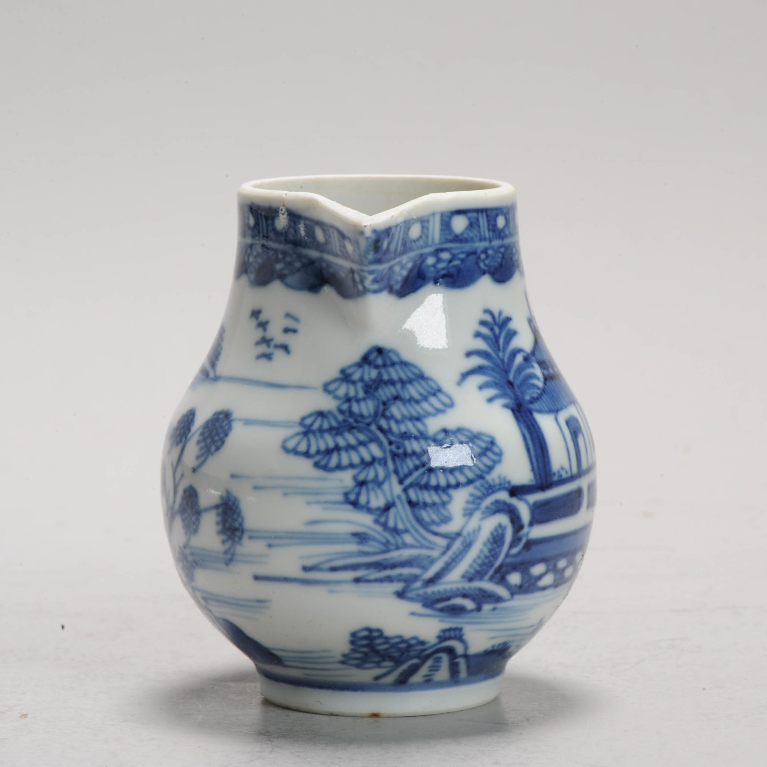 A Chinese Porcelain Qianlong period Blue and White Creamer Antique - Image 10