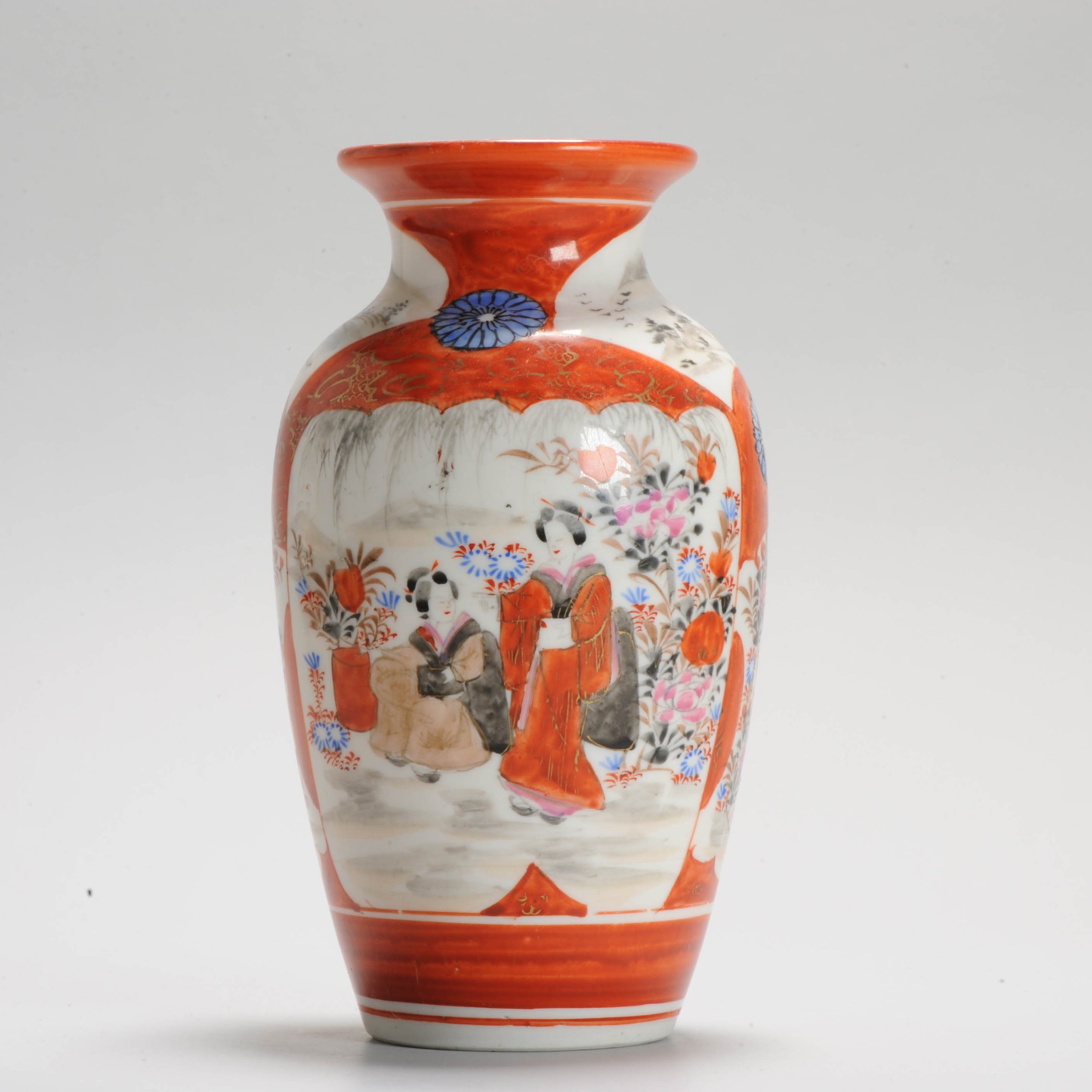 Antique Meiji period Japanese Kutani Vase 19th century Red and White - Image 7