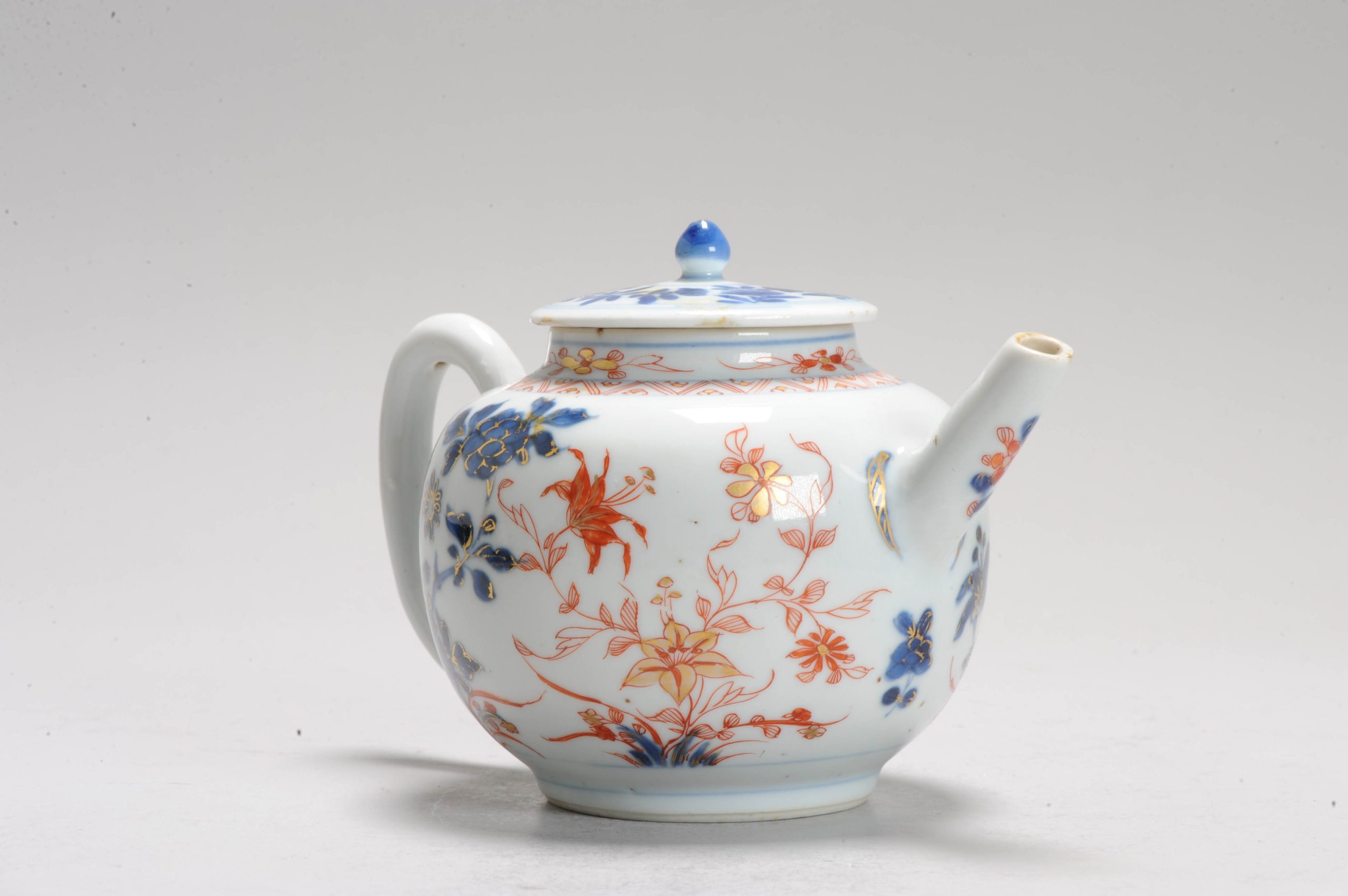 Antique Ca 1700 Chinese Porcelain Kangxi Imari Decorated Teapot