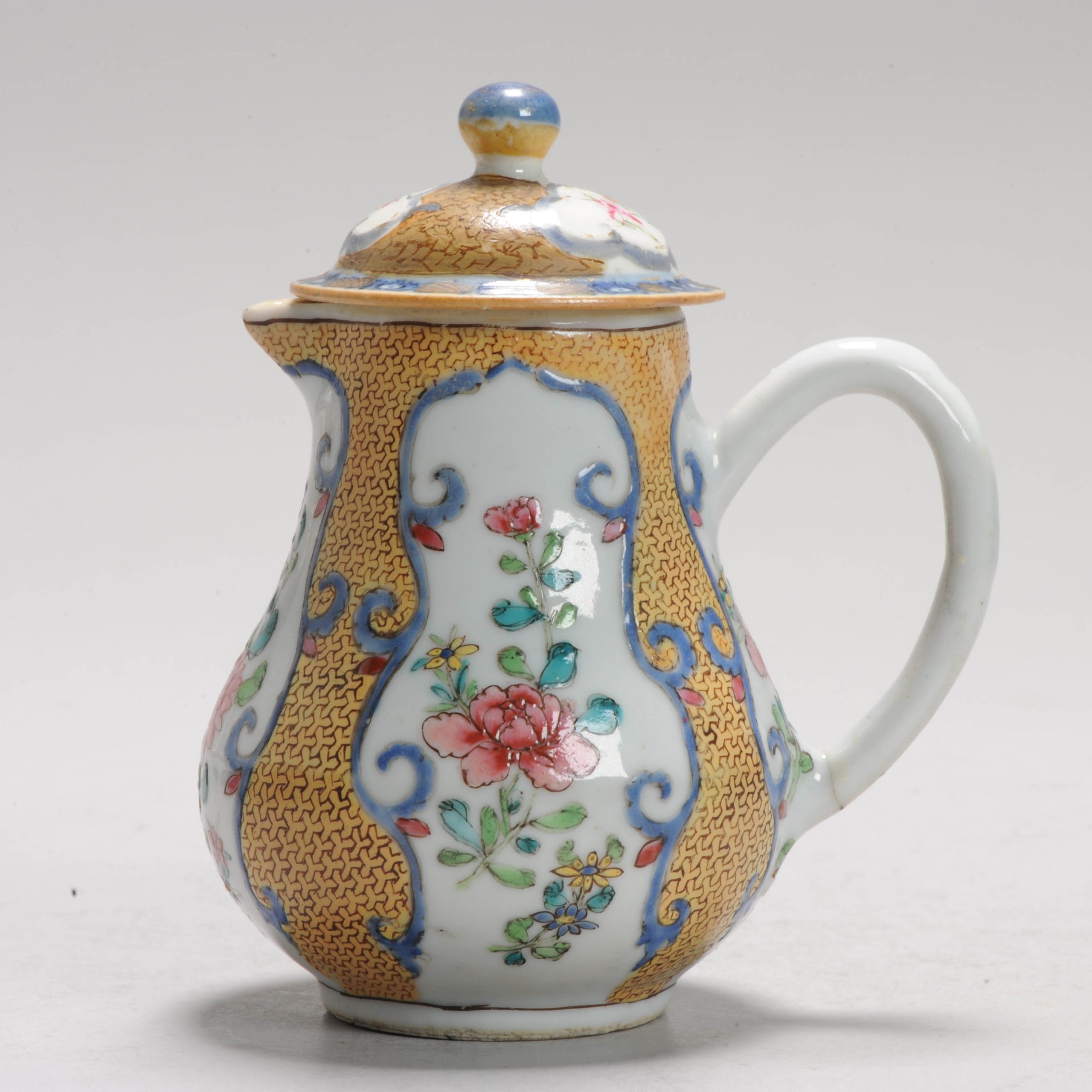 Antique 18C Chinese Porcelain Yellow and Overglaze blue Tea Creamer Chine de Commande