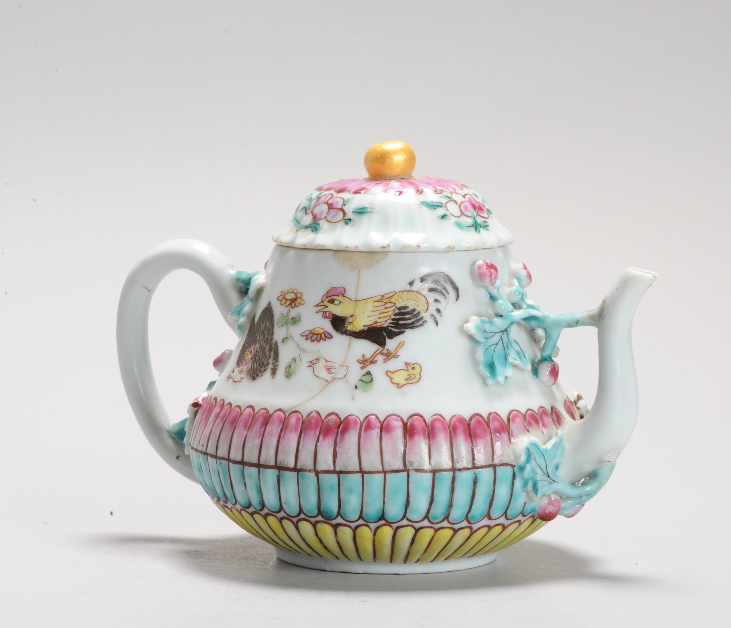 A Chinese Porcelain Yongzheng period Fencai Relief Grape Vine Teapot Antique Chicks - Image 2