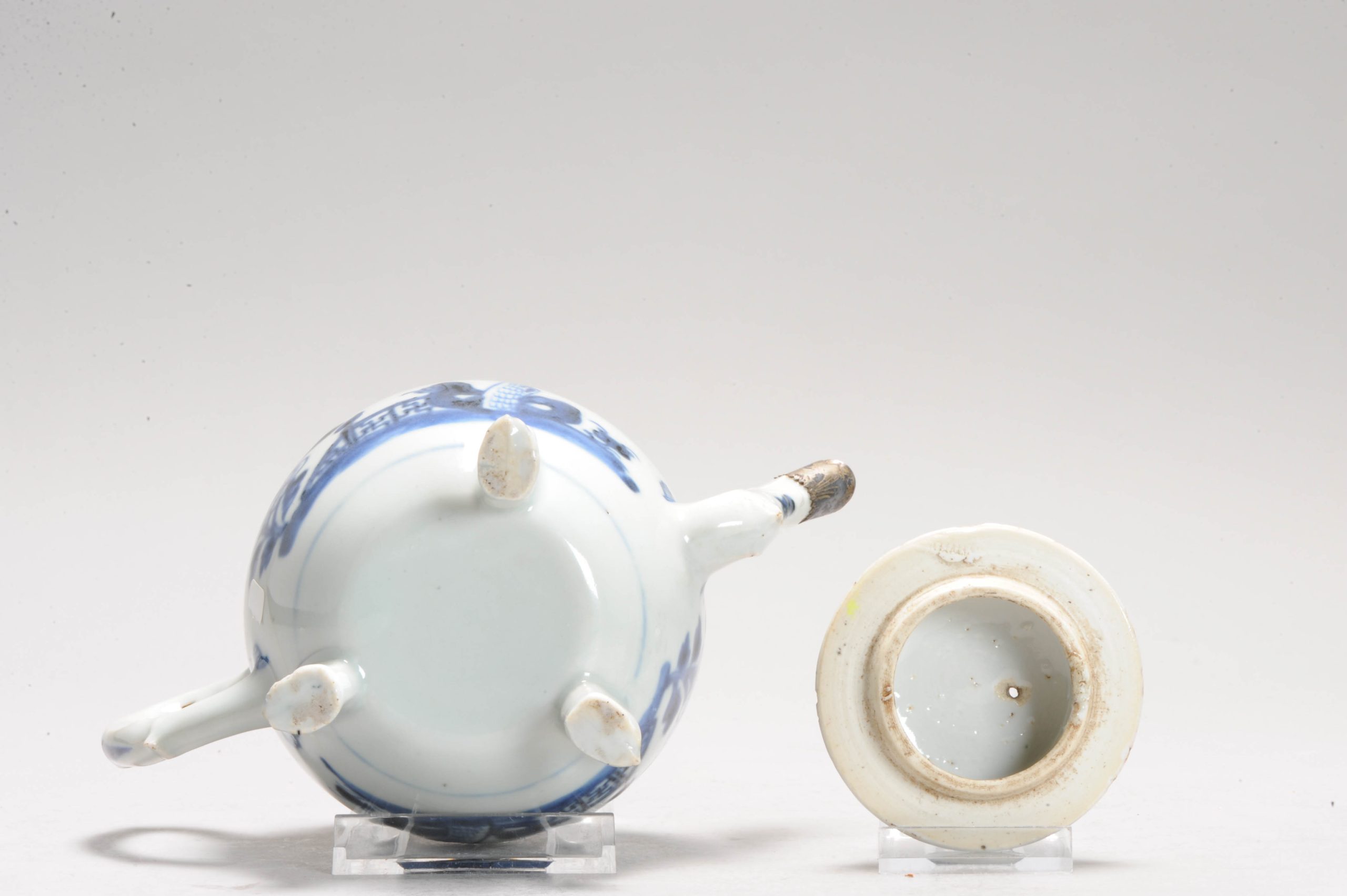 A Chinese Porcelain Qianlong period Teapot Antique Globular Body Garden - Image 4
