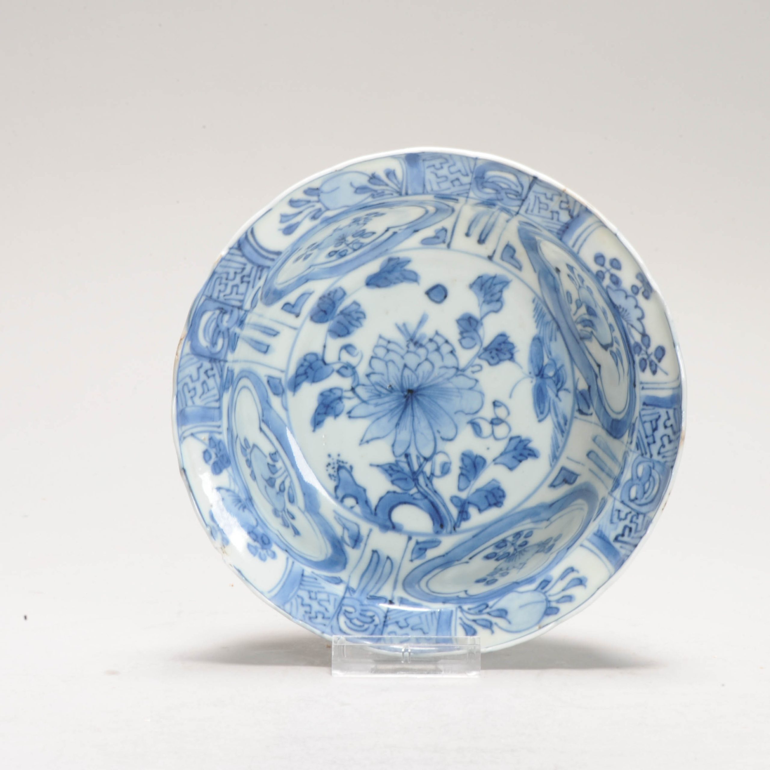 Antique Ming Period Chinese Porcelain Kraak Klapmuts Butterfly and Flower - Image 3