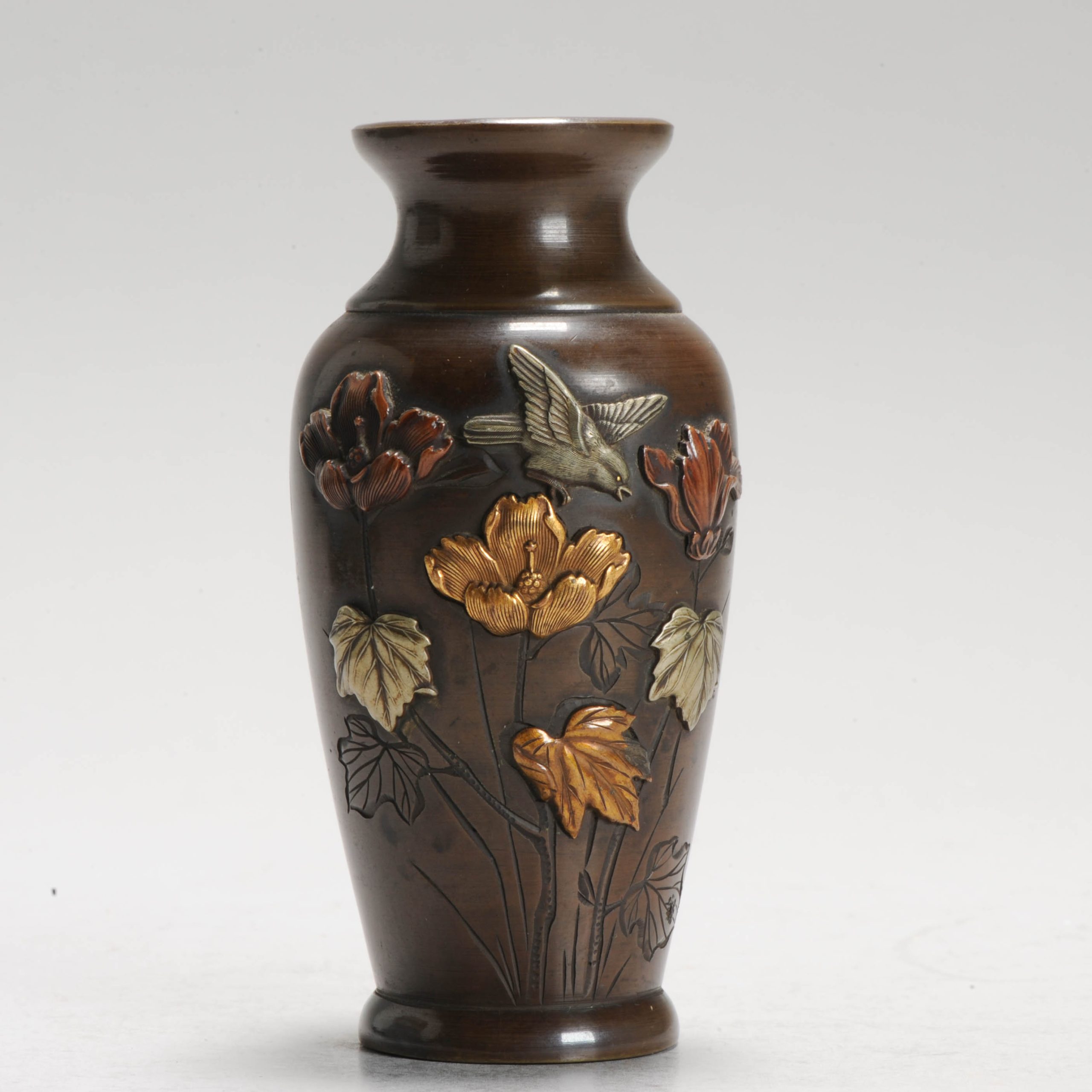 An inlaid shibuichi vase in lovely shape, Landscape, Meiji 19th century Kyoto