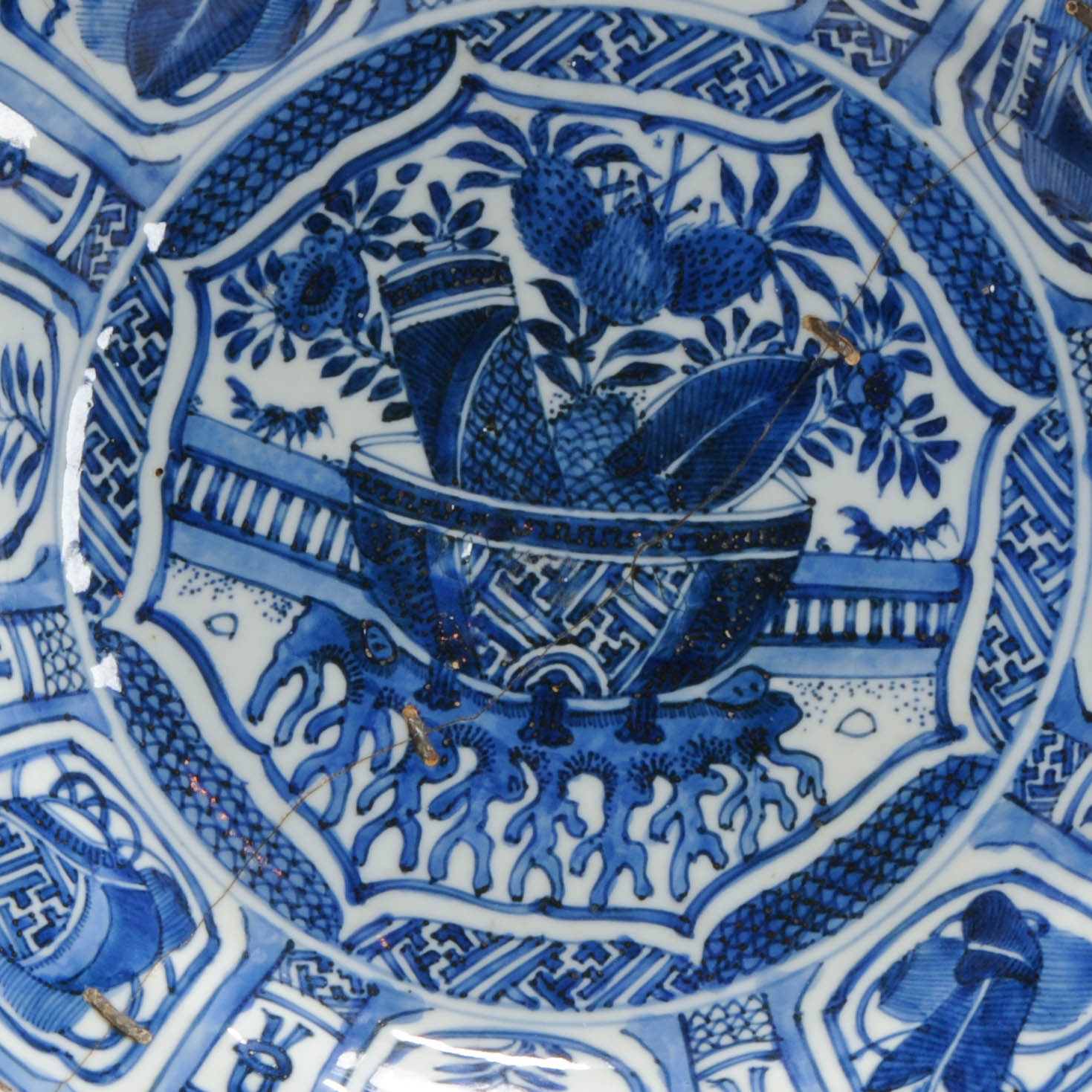 Antique Ming Period Chinese Porcelain Kraak Flower Basket Charger with Roots - Image 10