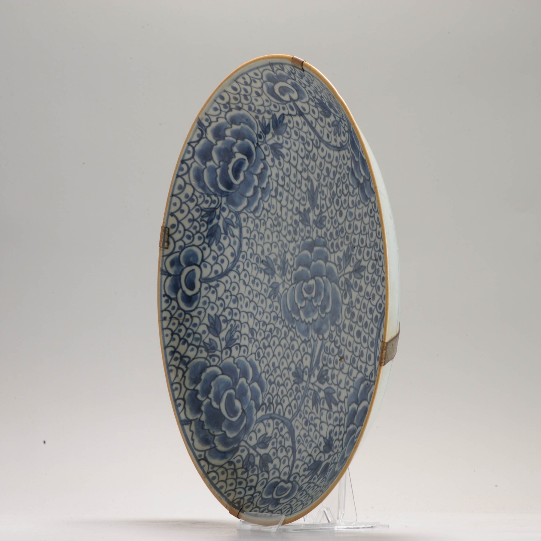 A Chinese Porcelain Large Charger with Peony decoration Antique 18th c - Image 3