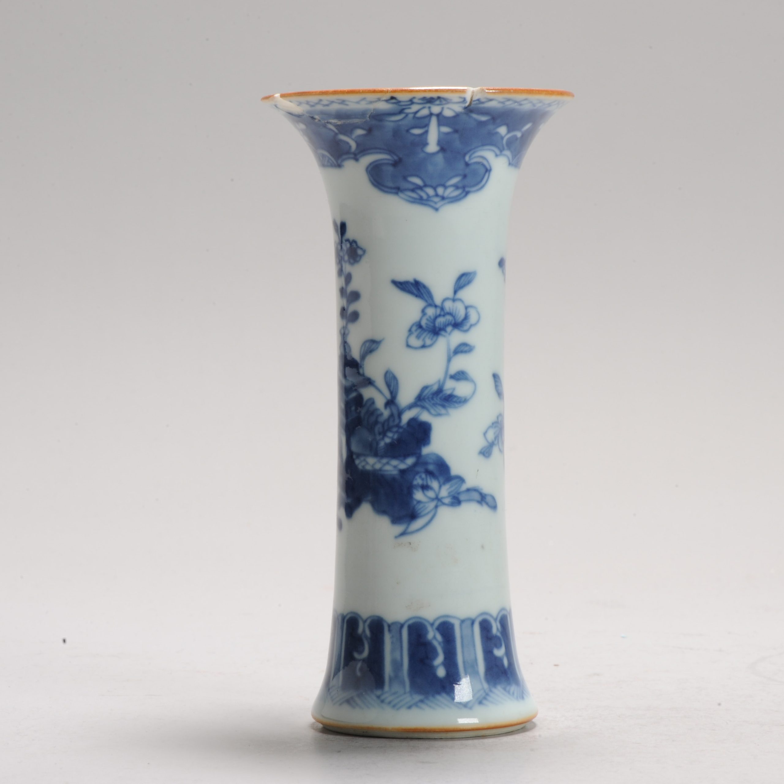 Antique 18th Century Kangxi Chinese Porcelain Beaker Vase - Image 4