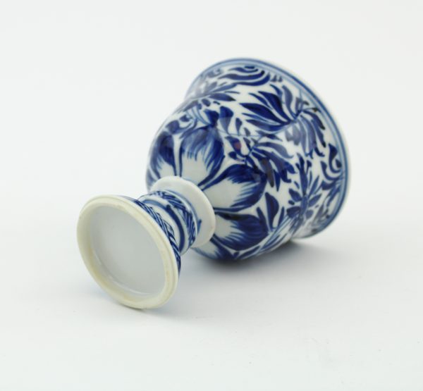 A lovely Chinese porcelain Kangxi Stem Cup in Blue and White Stylized Flowers Lotus - Image 2
