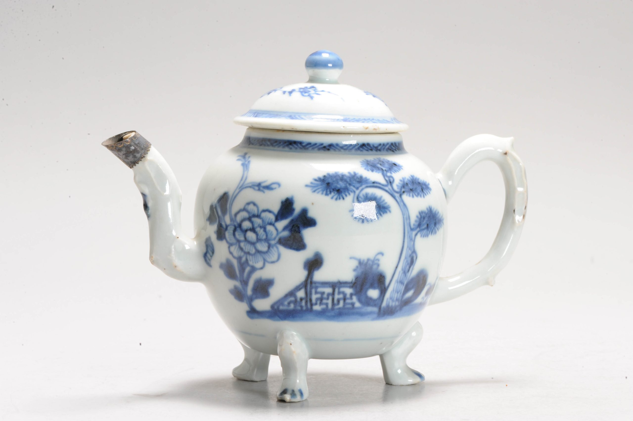 A Chinese Porcelain Qianlong period Teapot Antique Globular Body Garden - Image 6