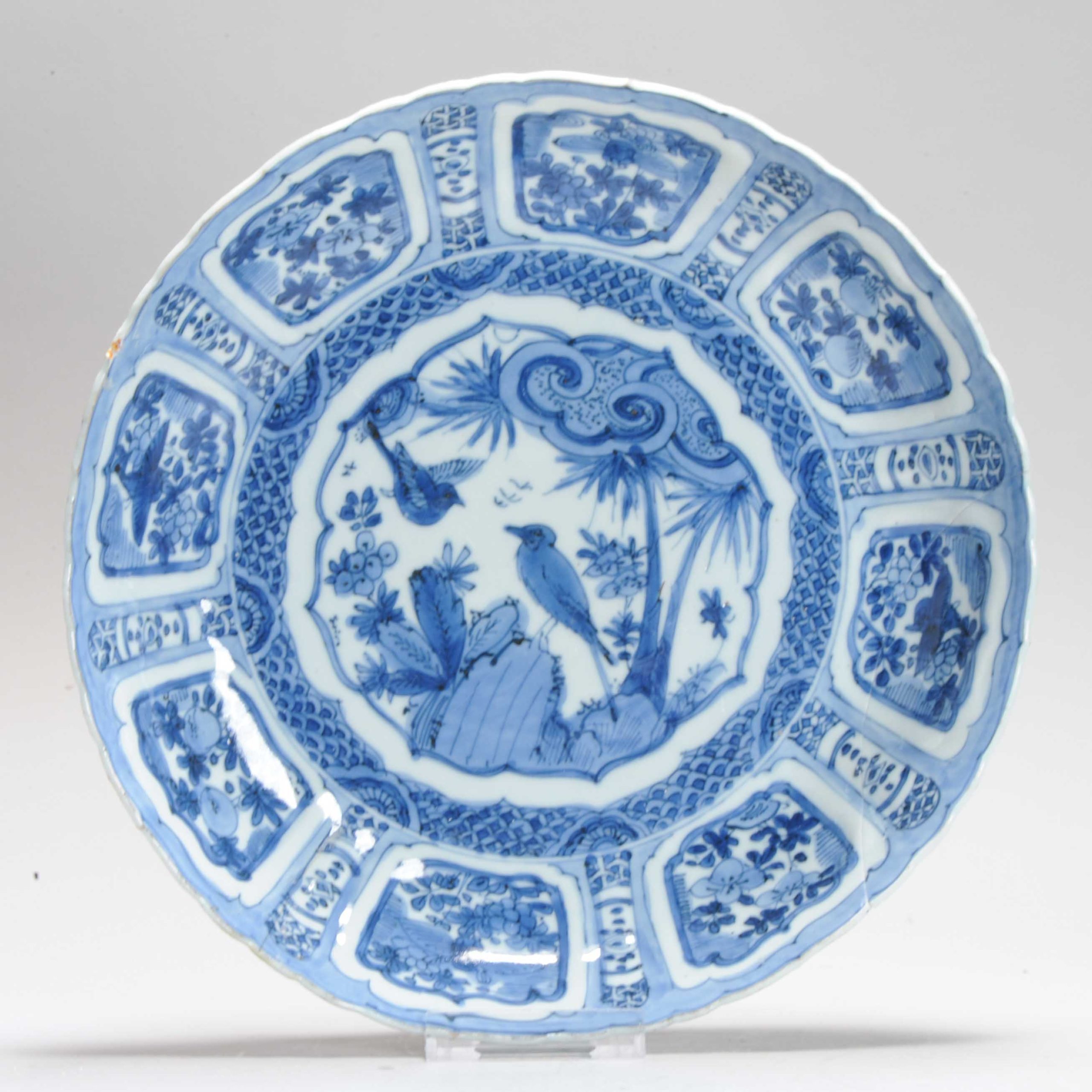 Antique Ming Period Chinese Porcelain Kraak Dish of a Rarer Deep Moulded shape - Image 8
