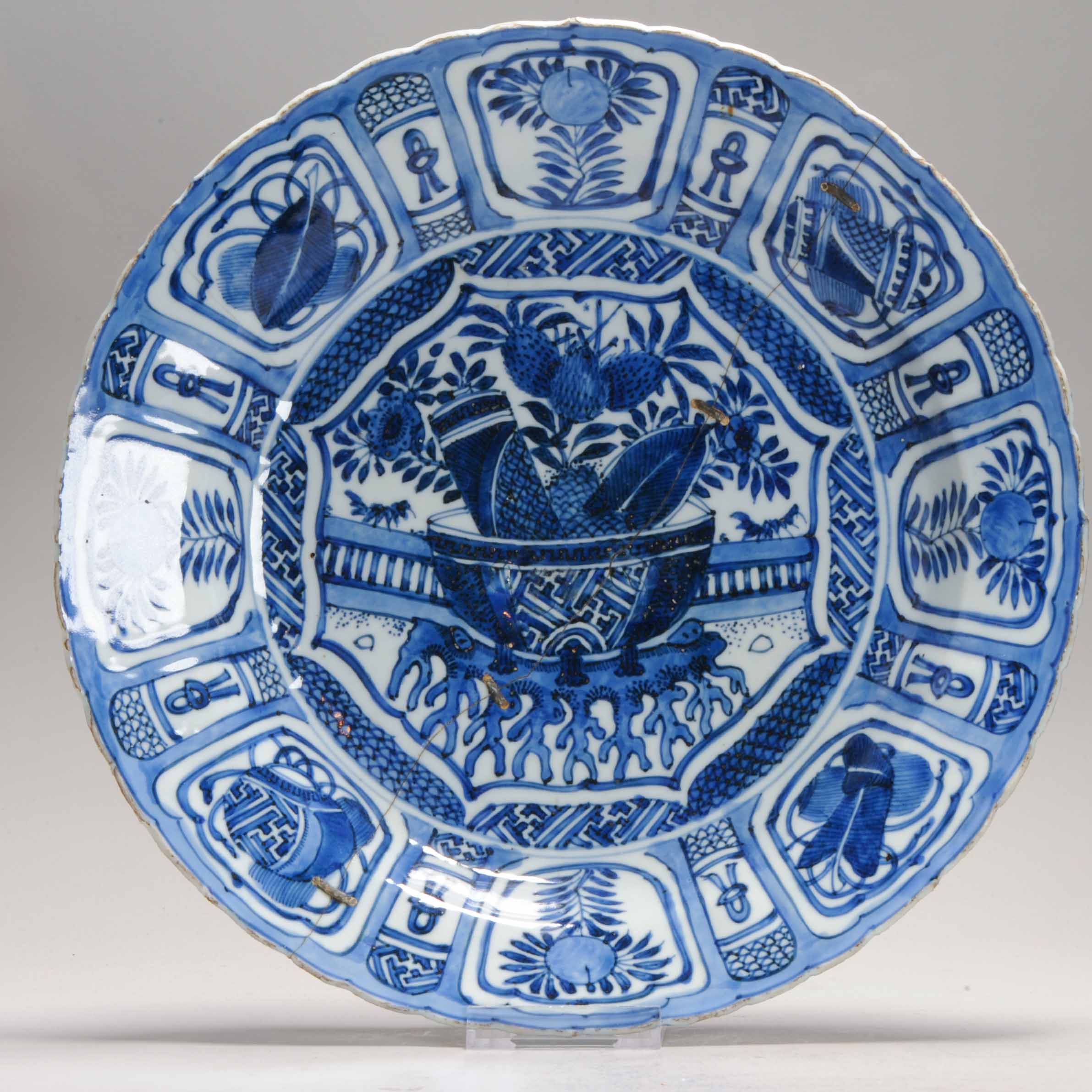 Antique Ming Period Chinese Porcelain Kraak Flower Basket Charger with Roots - Image 8